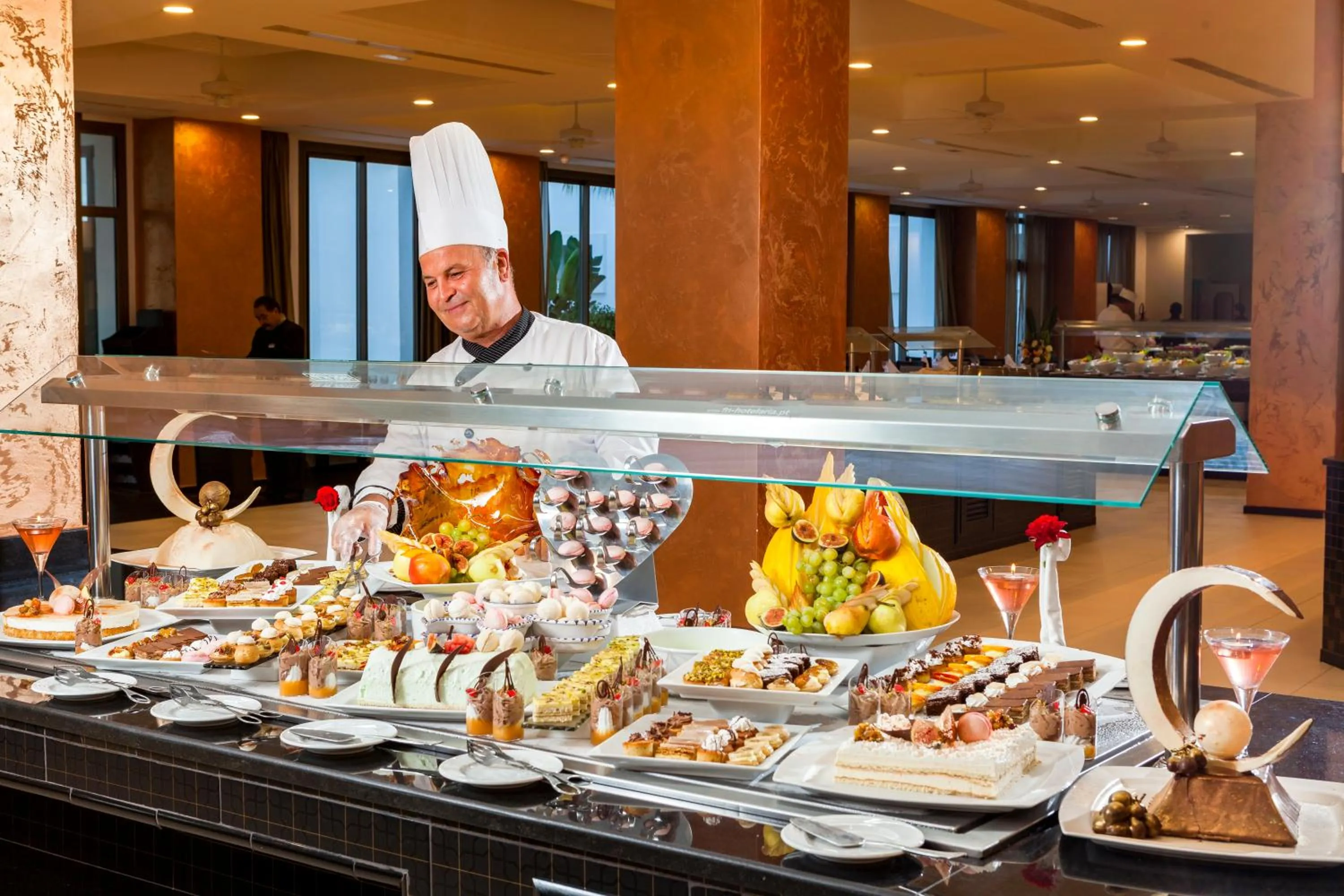 Restaurant/places to eat in Concorde Green Park Palace