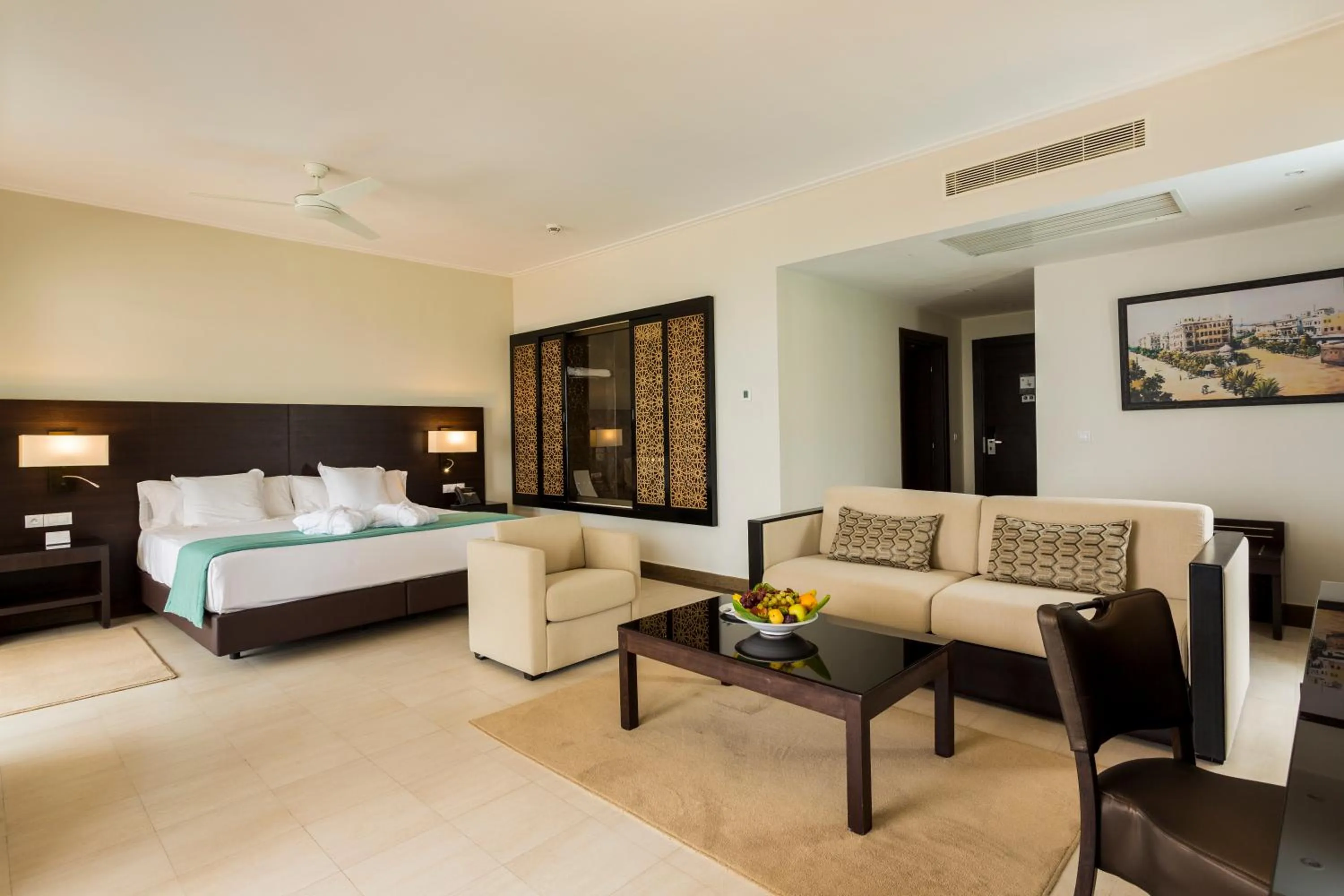 Photo of the whole room in Concorde Green Park Palace