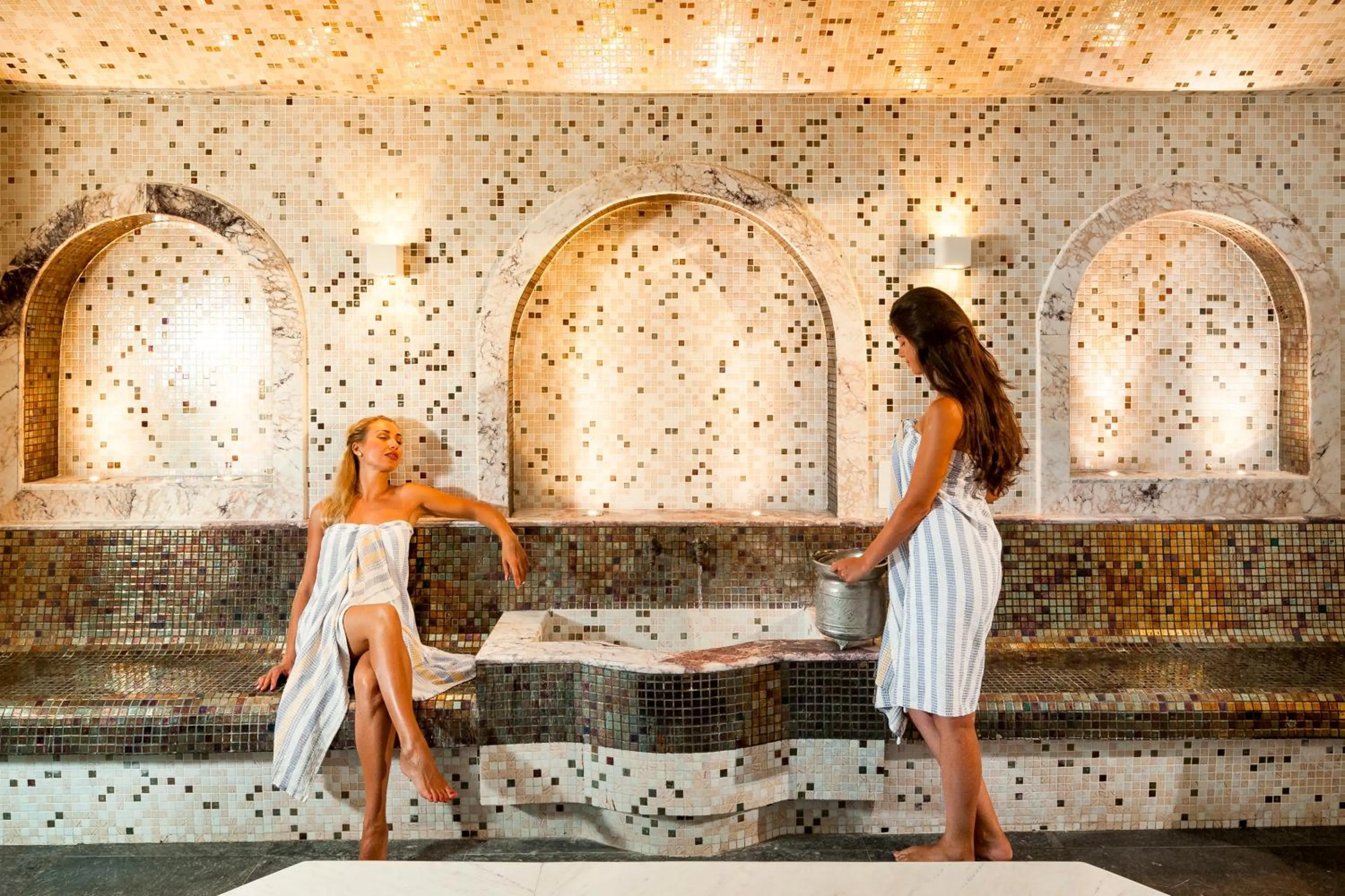 Sauna in Concorde Green Park Palace