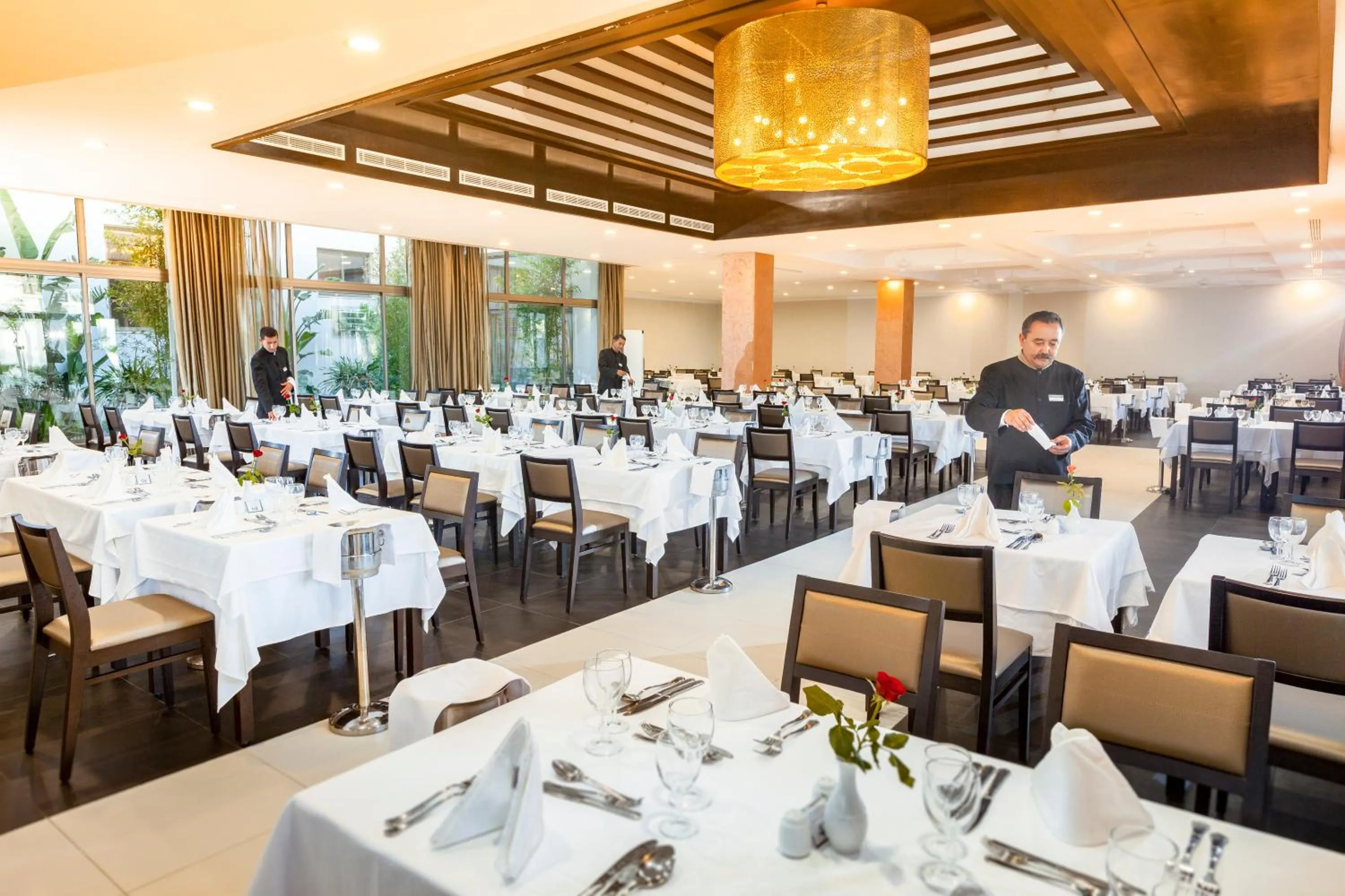 Restaurant/places to eat in Concorde Green Park Palace