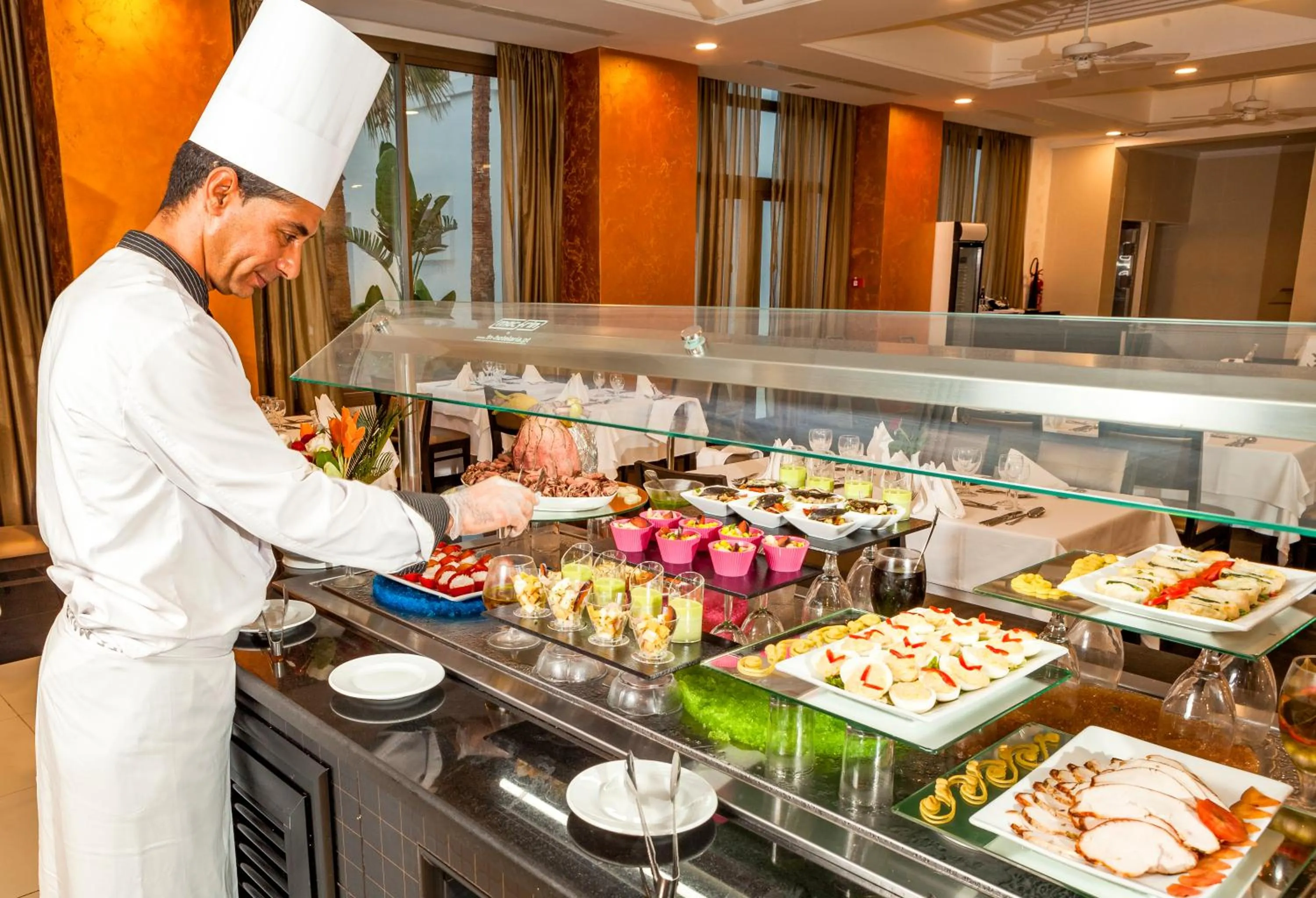 Restaurant/places to eat in Concorde Green Park Palace