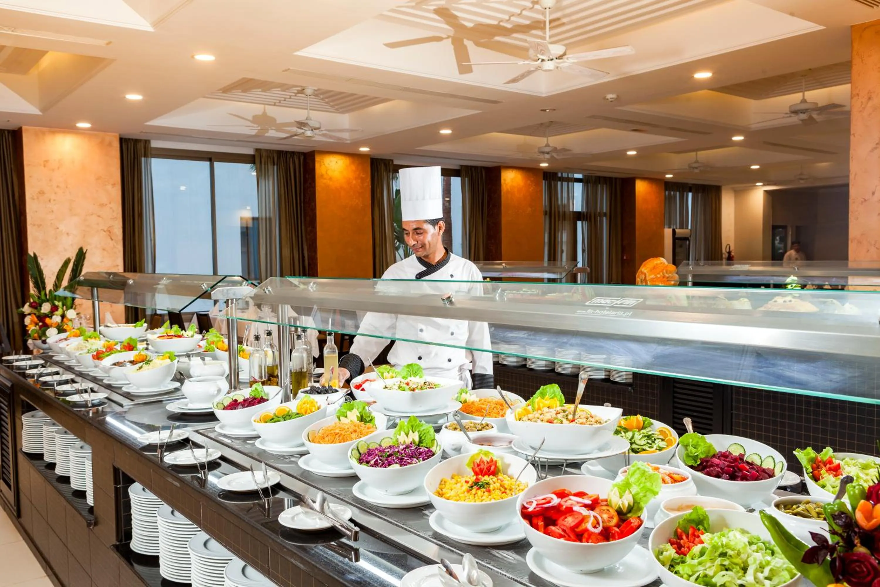 Restaurant/places to eat in Concorde Green Park Palace