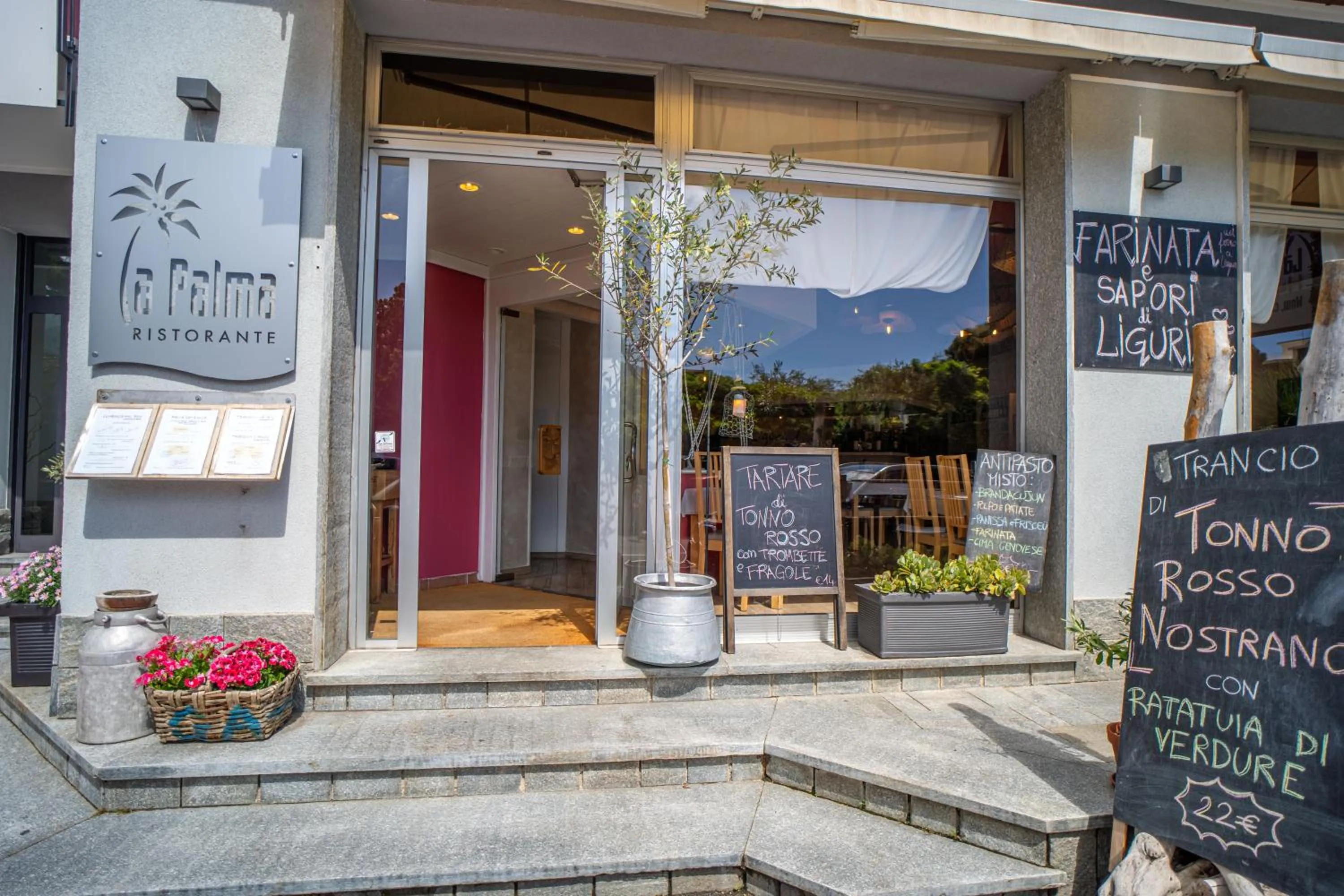 Restaurant/places to eat in Residence La Palma