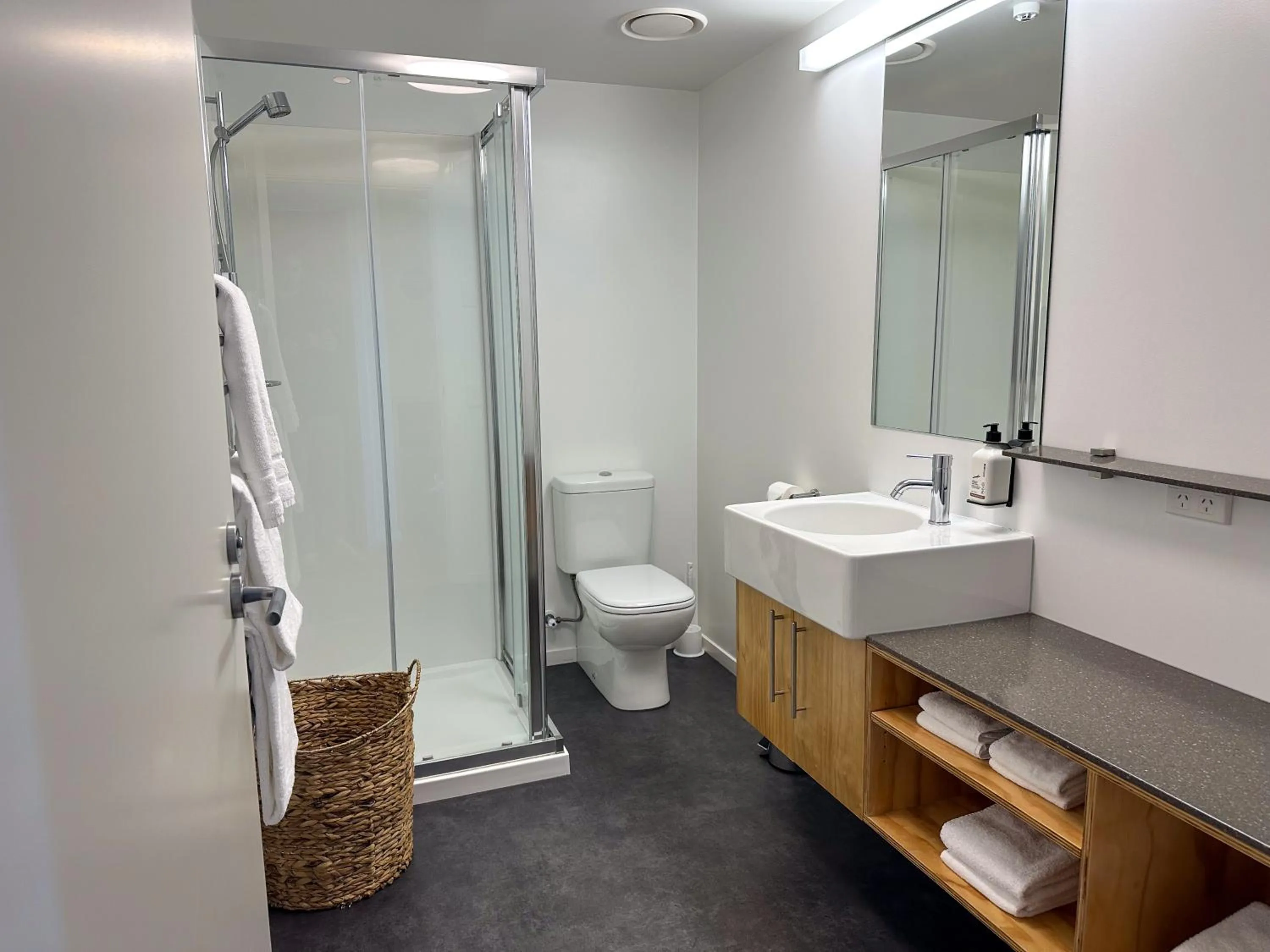 Bathroom in Kaiteriteri Recreation Reserve Apartments