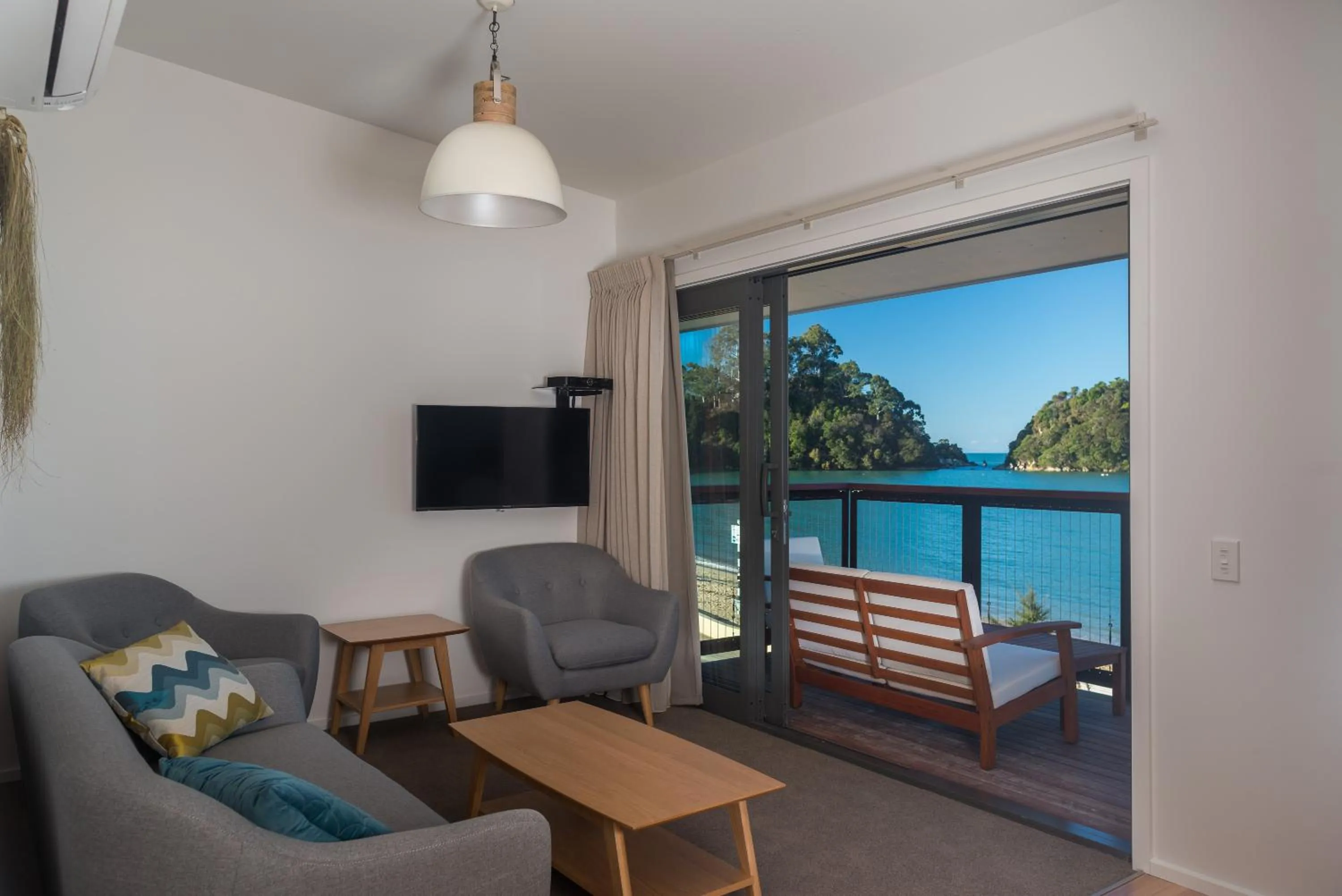 TV and multimedia in Kaiteriteri Recreation Reserve Apartments