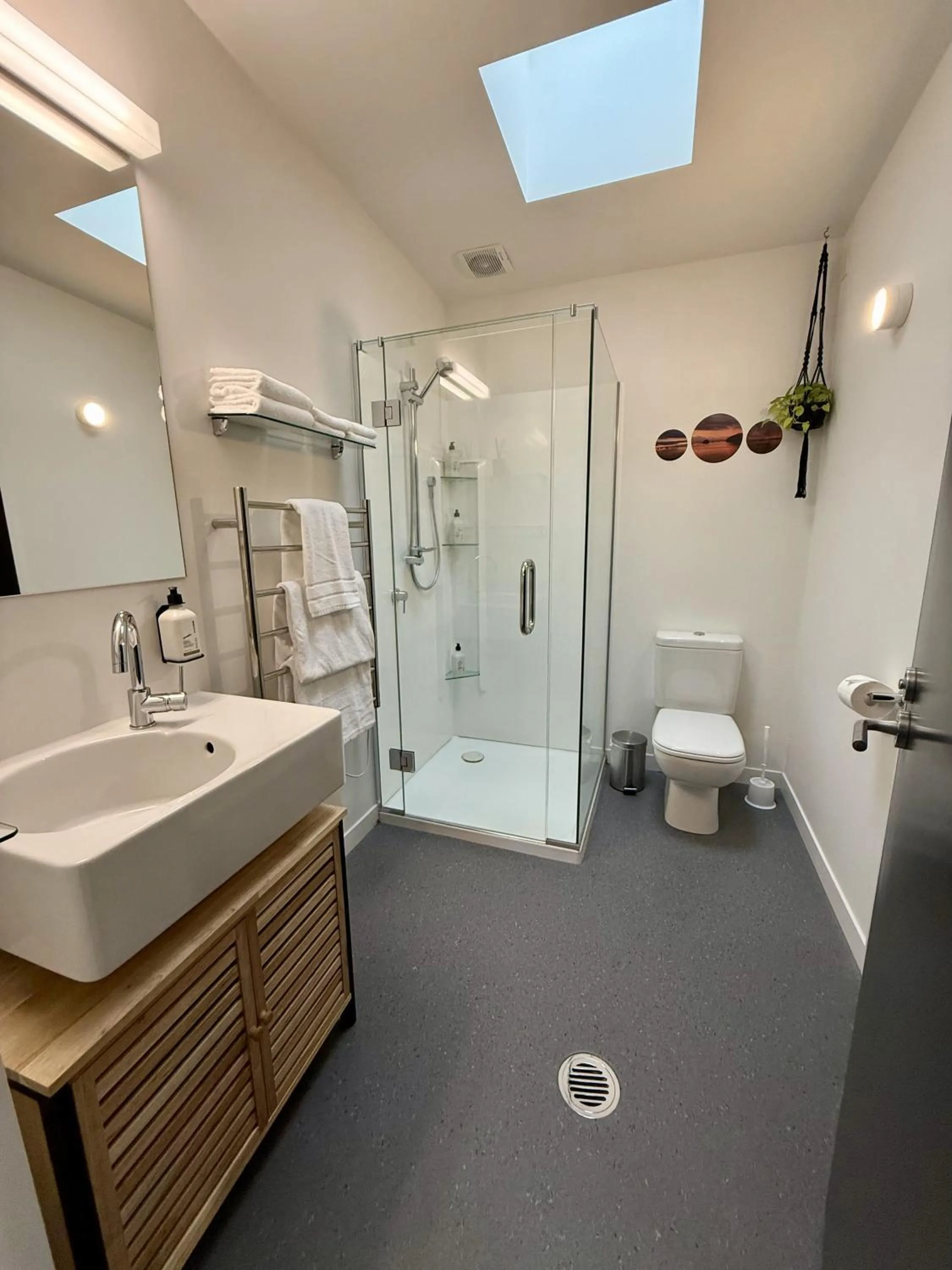 Bathroom in Kaiteriteri Recreation Reserve Apartments