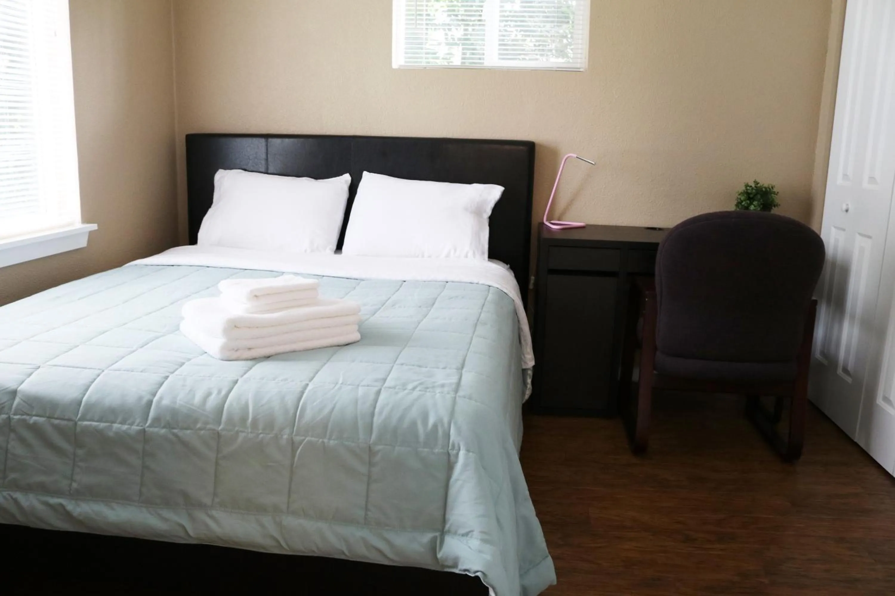 Bedroom, Bed in Quiet, clean and comfortable room