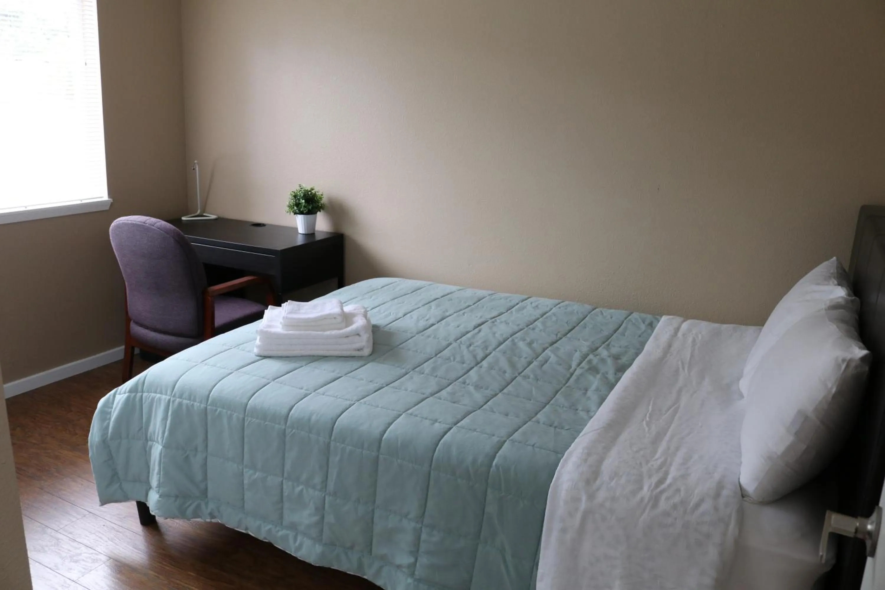 Bedroom, Bed in Quiet, clean and comfortable room