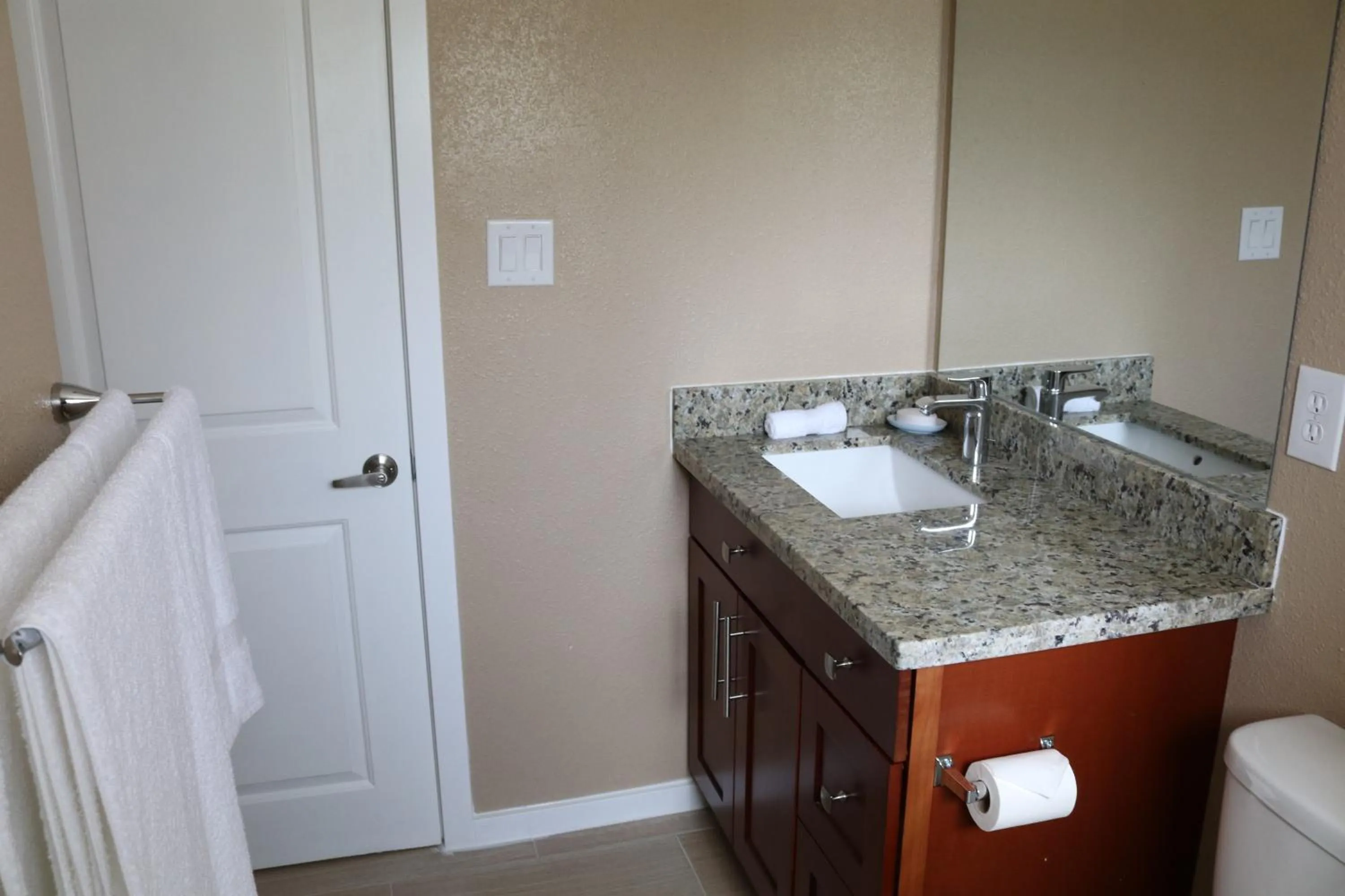 Bathroom in Quiet, clean and comfortable room