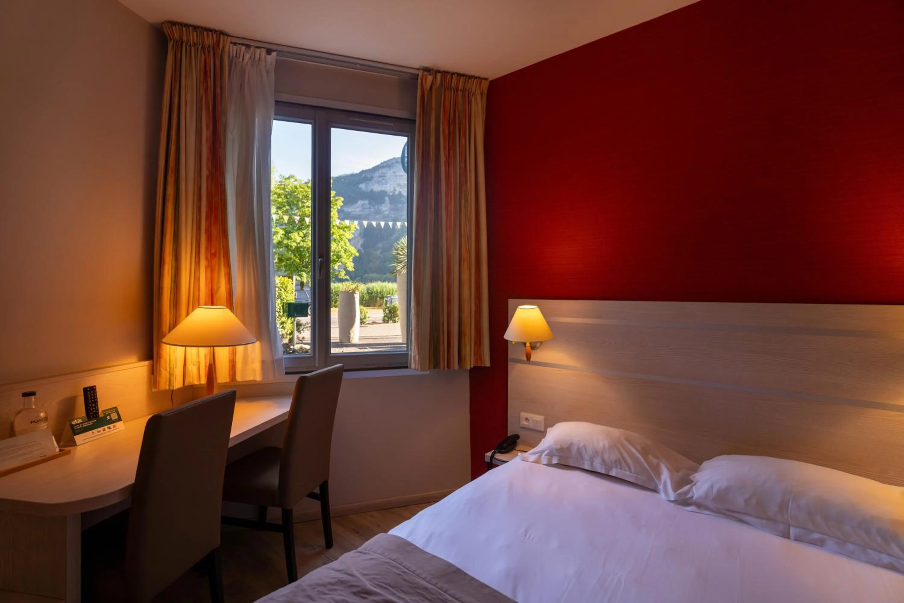 Seating area, Bed in Logis Hotel L'Embarcadère
