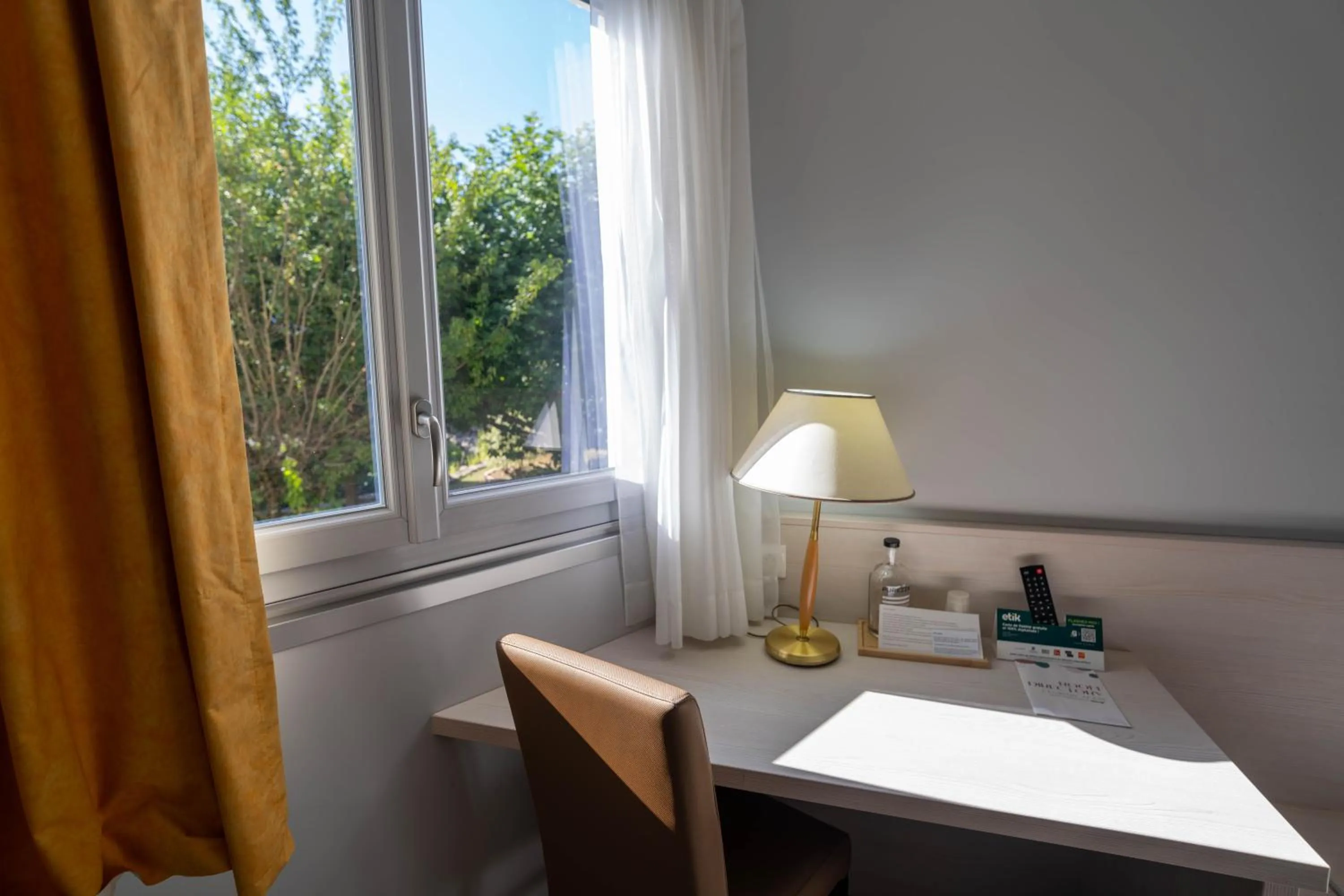 Seating area in Logis Hotel L'Embarcadère