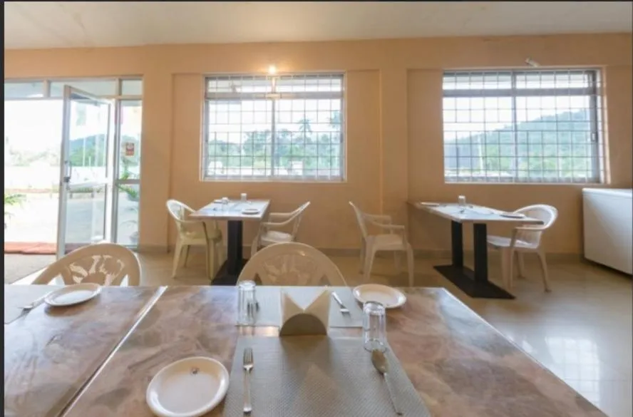 Restaurant/places to eat in KSTDC Hotel Mayura TalaKaveri, Bhagamandala