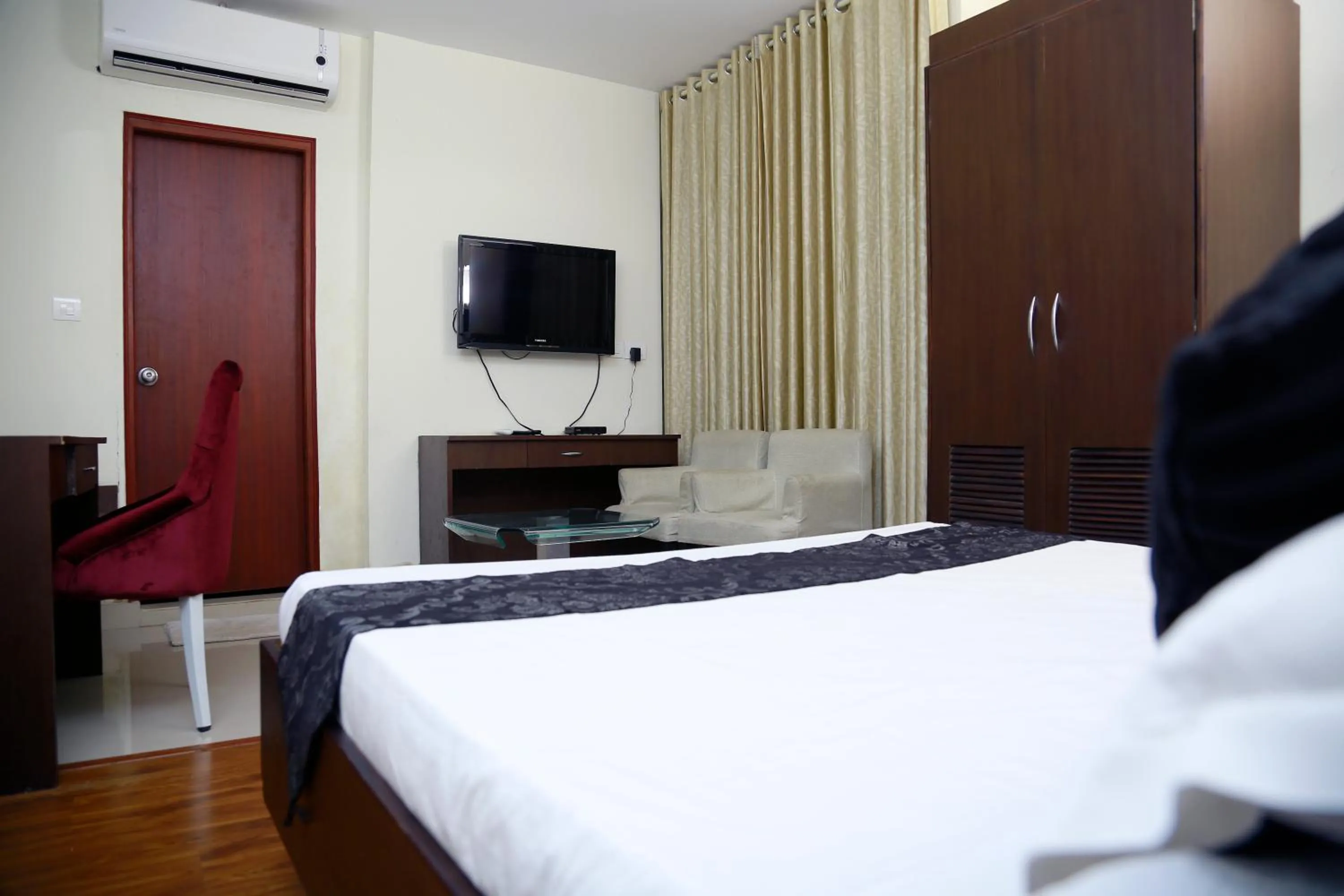 Bedroom in Green Park Residency