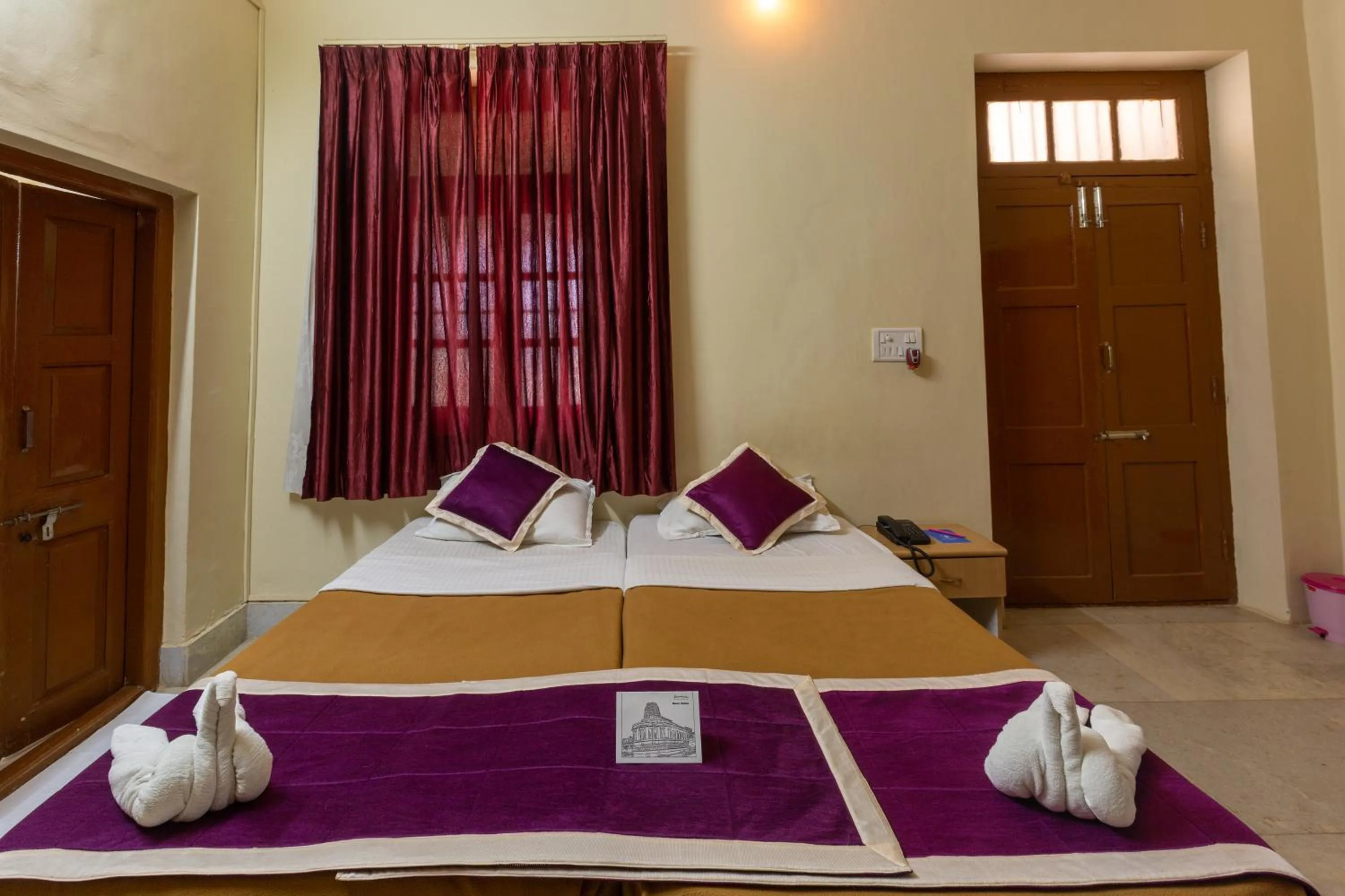 Bedroom, Bed in KSTDC Hotel Mayura Chalukya, Badami
