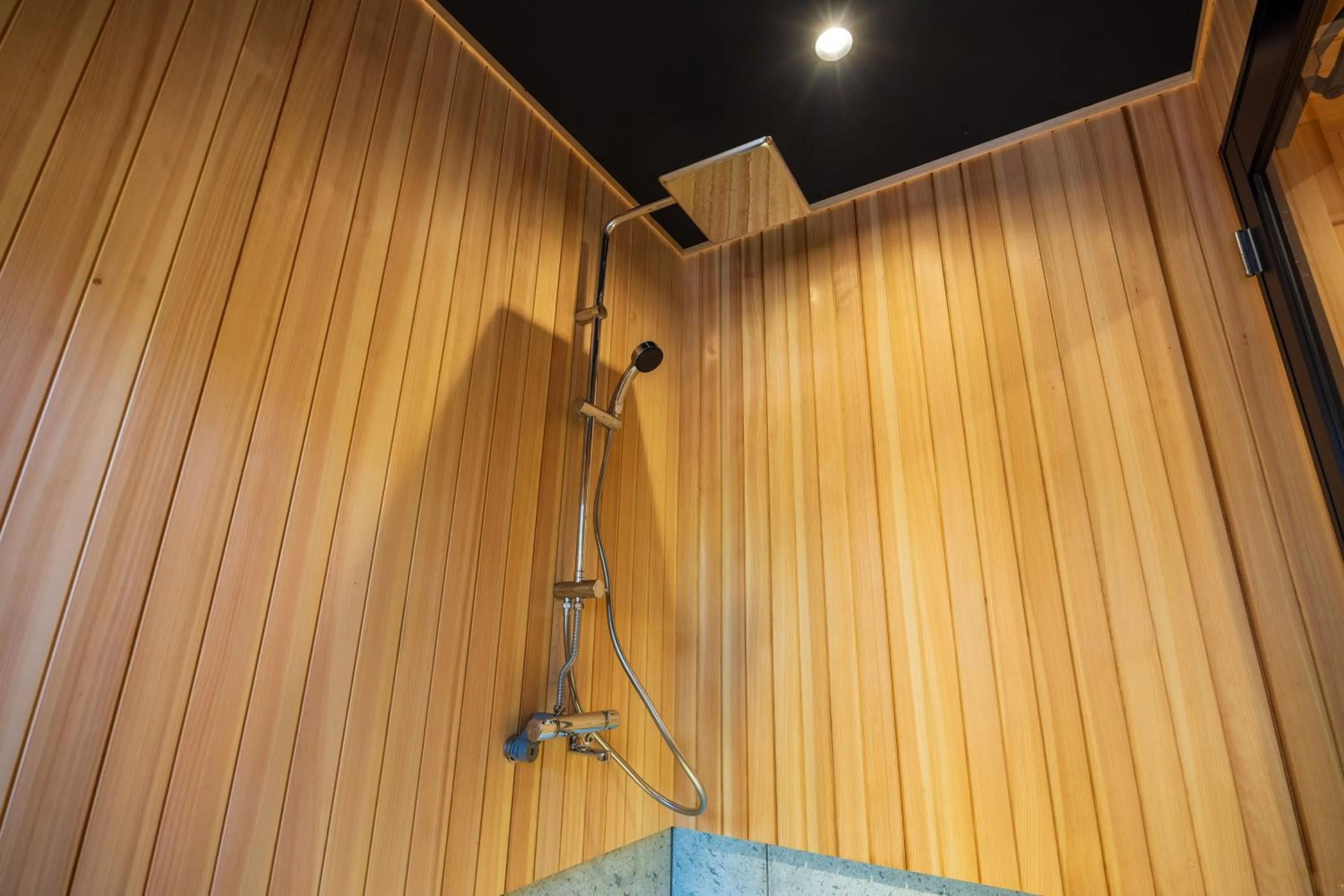 Shower in Matsuzakaya Honten