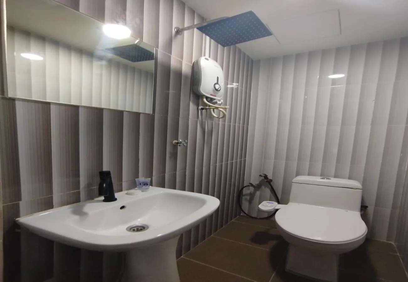 Shower in Fast Hotel Idaman Near To IIUM KL