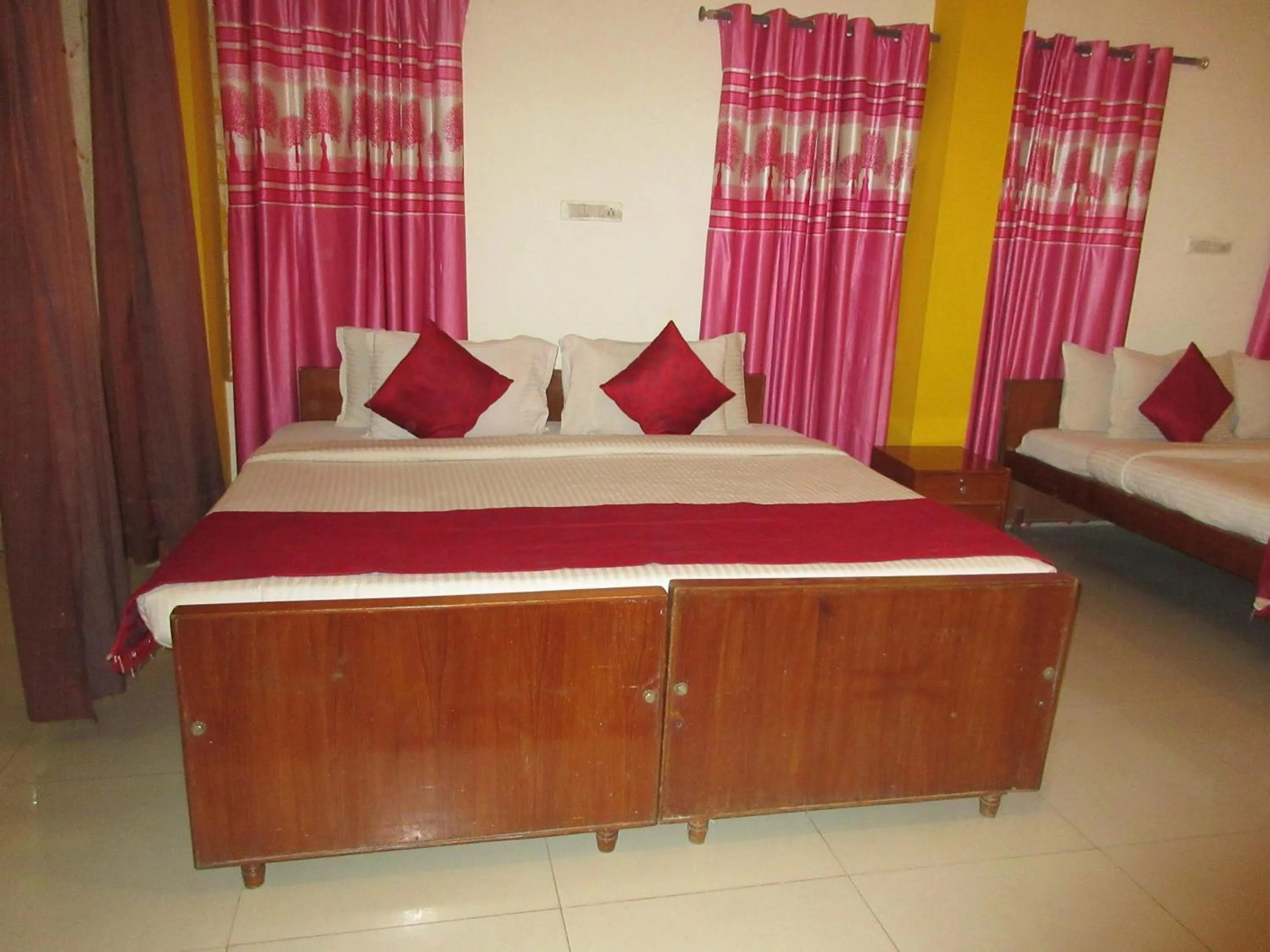 Bed in KSTDC Hotel Mayura Velapuri Belur