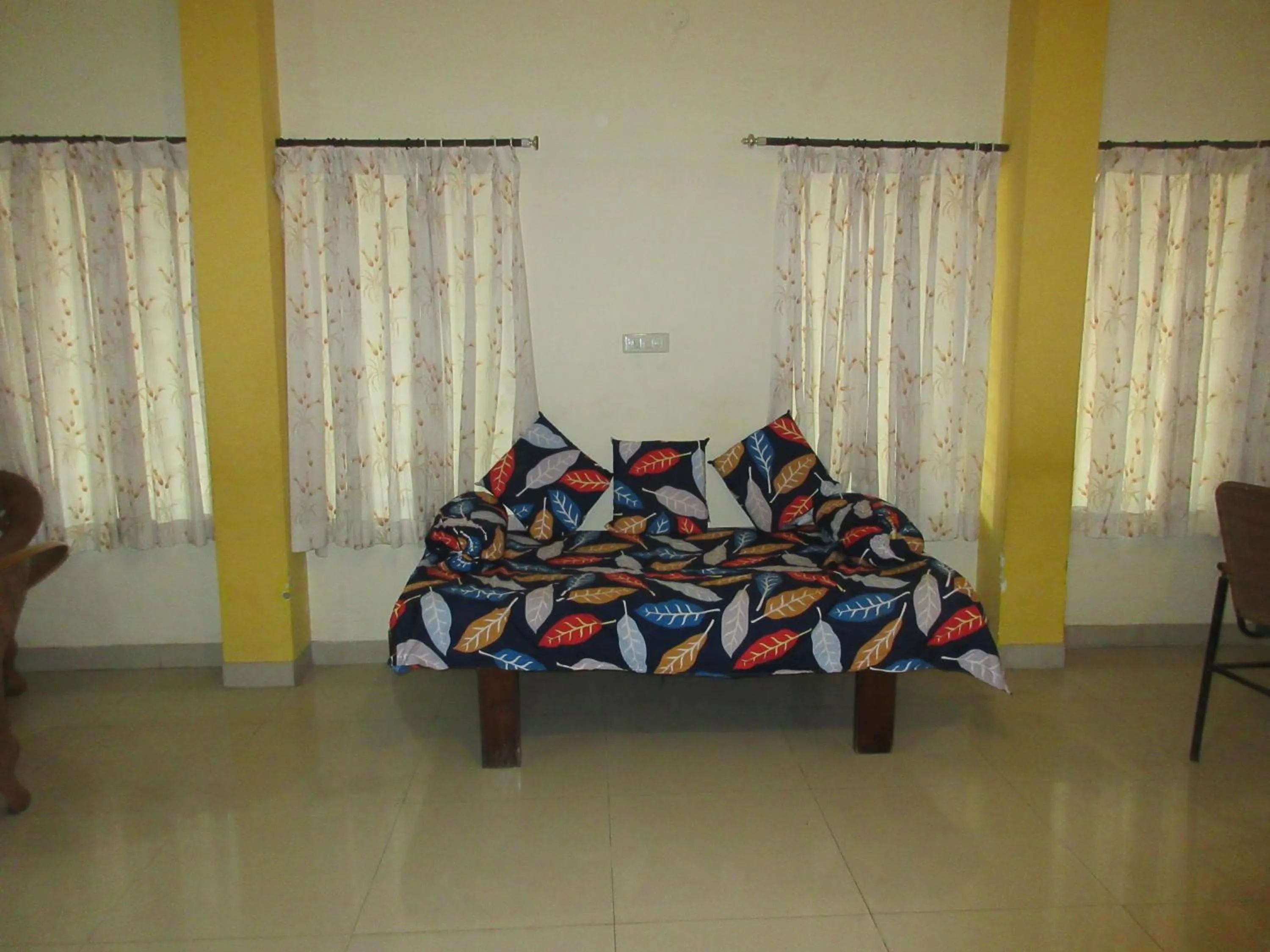Living room, Bed in KSTDC Hotel Mayura Velapuri Belur