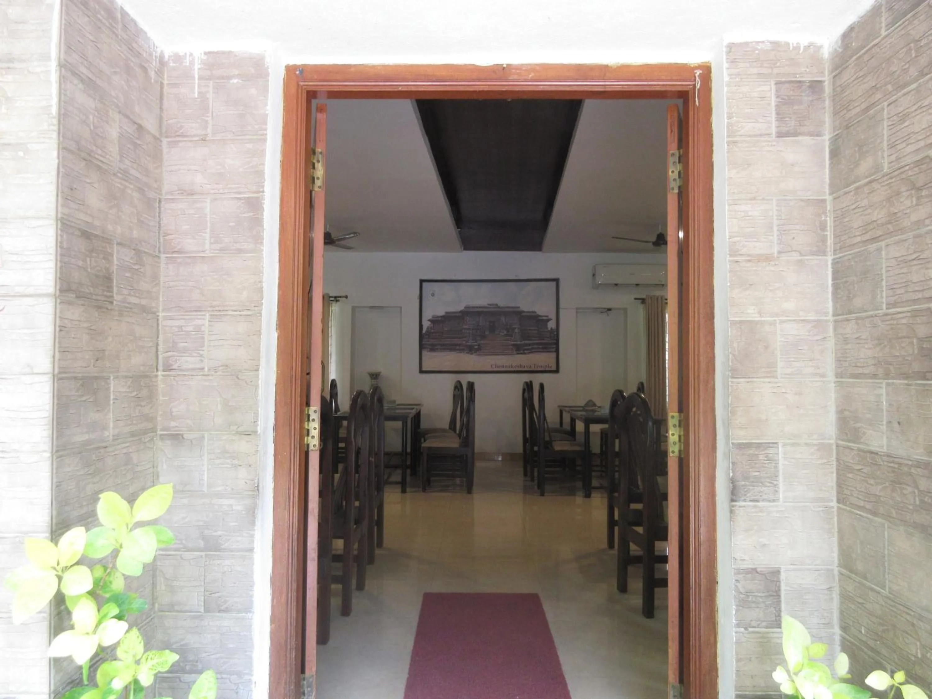 Restaurant/places to eat in KSTDC Hotel Mayura Velapuri Belur