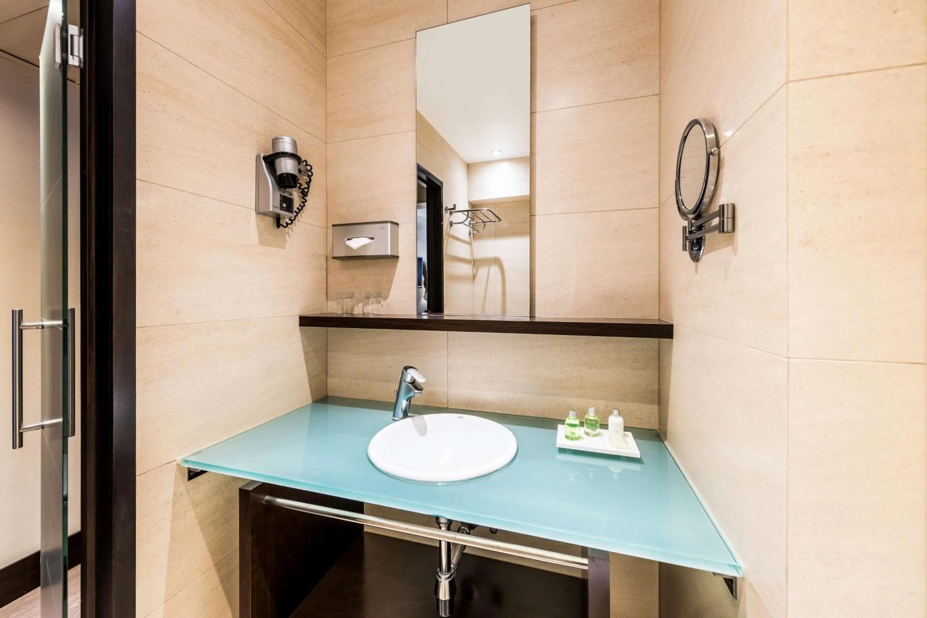 Photo of the whole room in NH Brussels Stéphanie