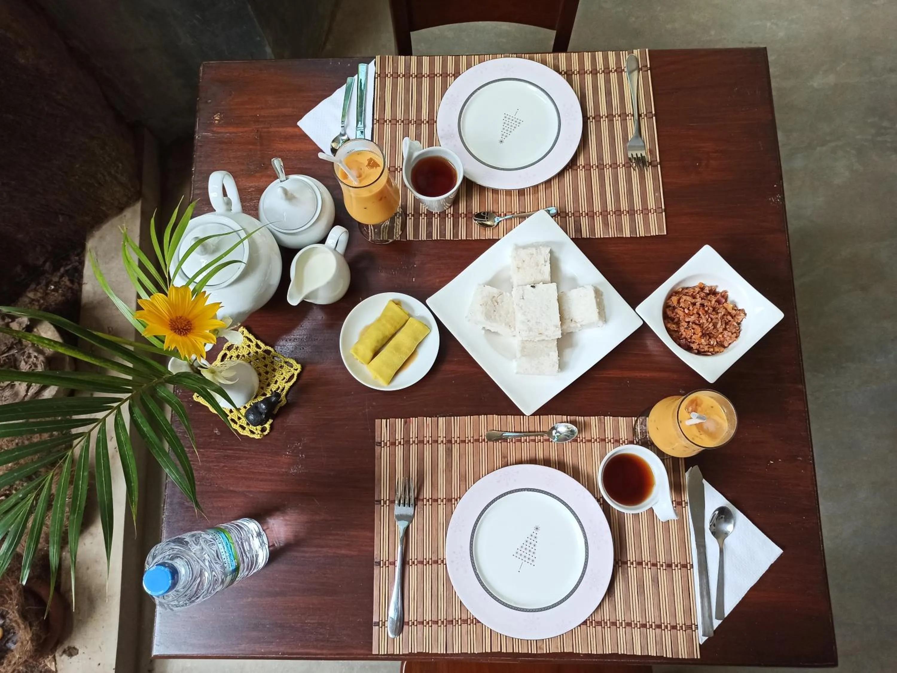 Food and drinks in Butterfly Jewel