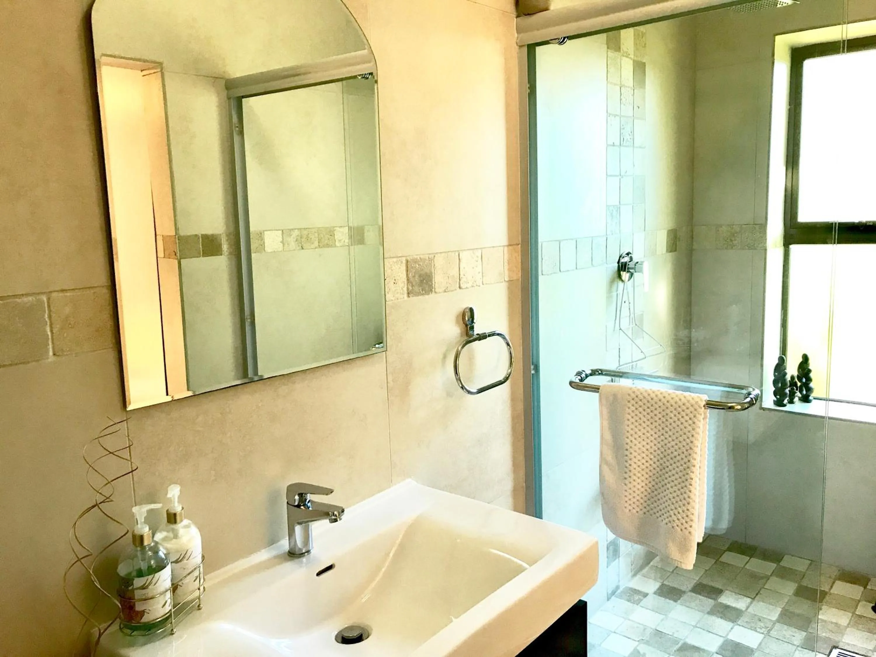 Shower in Wellington Country House