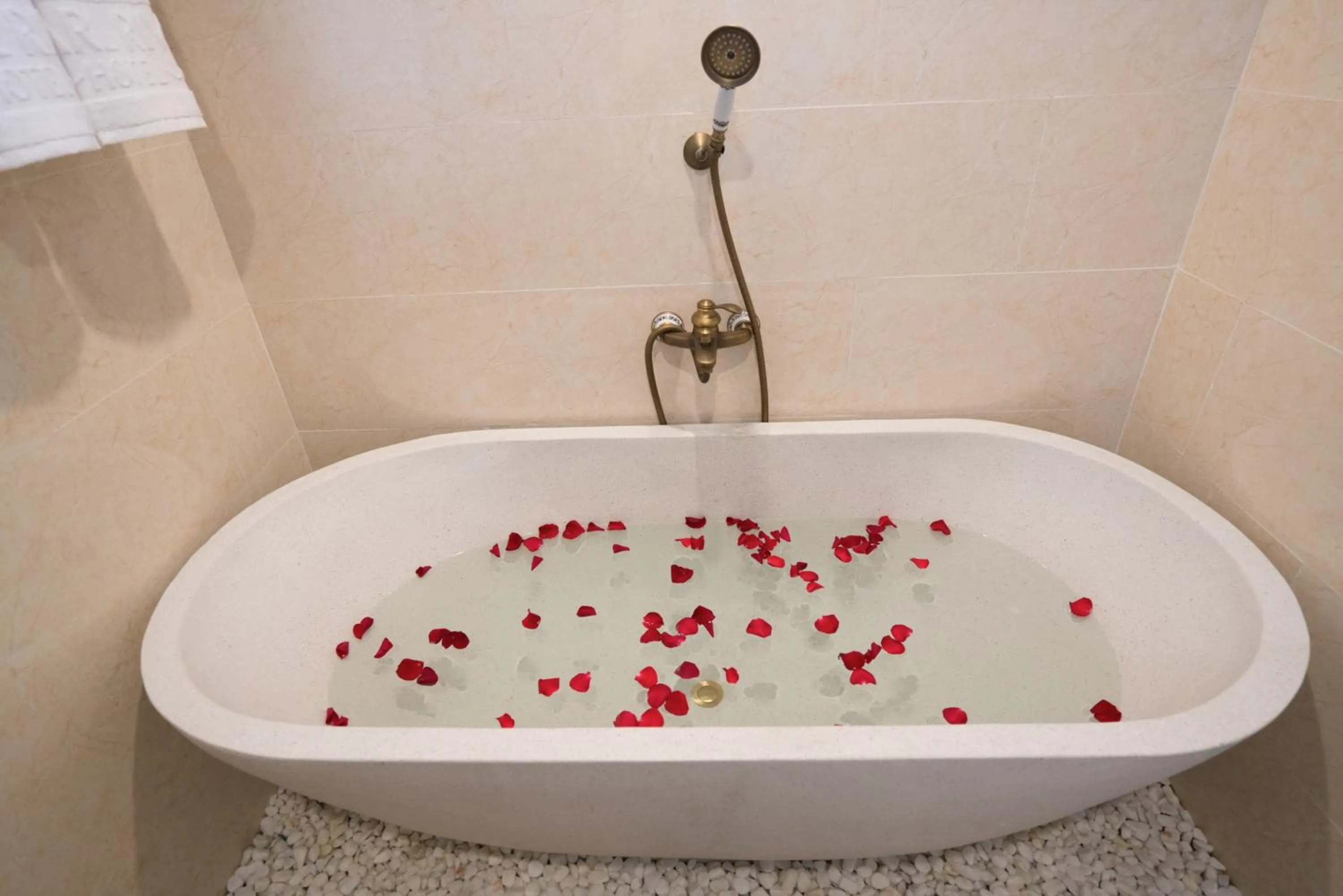 Hot Tub in Pearl River Hoi An Hotel & Spa