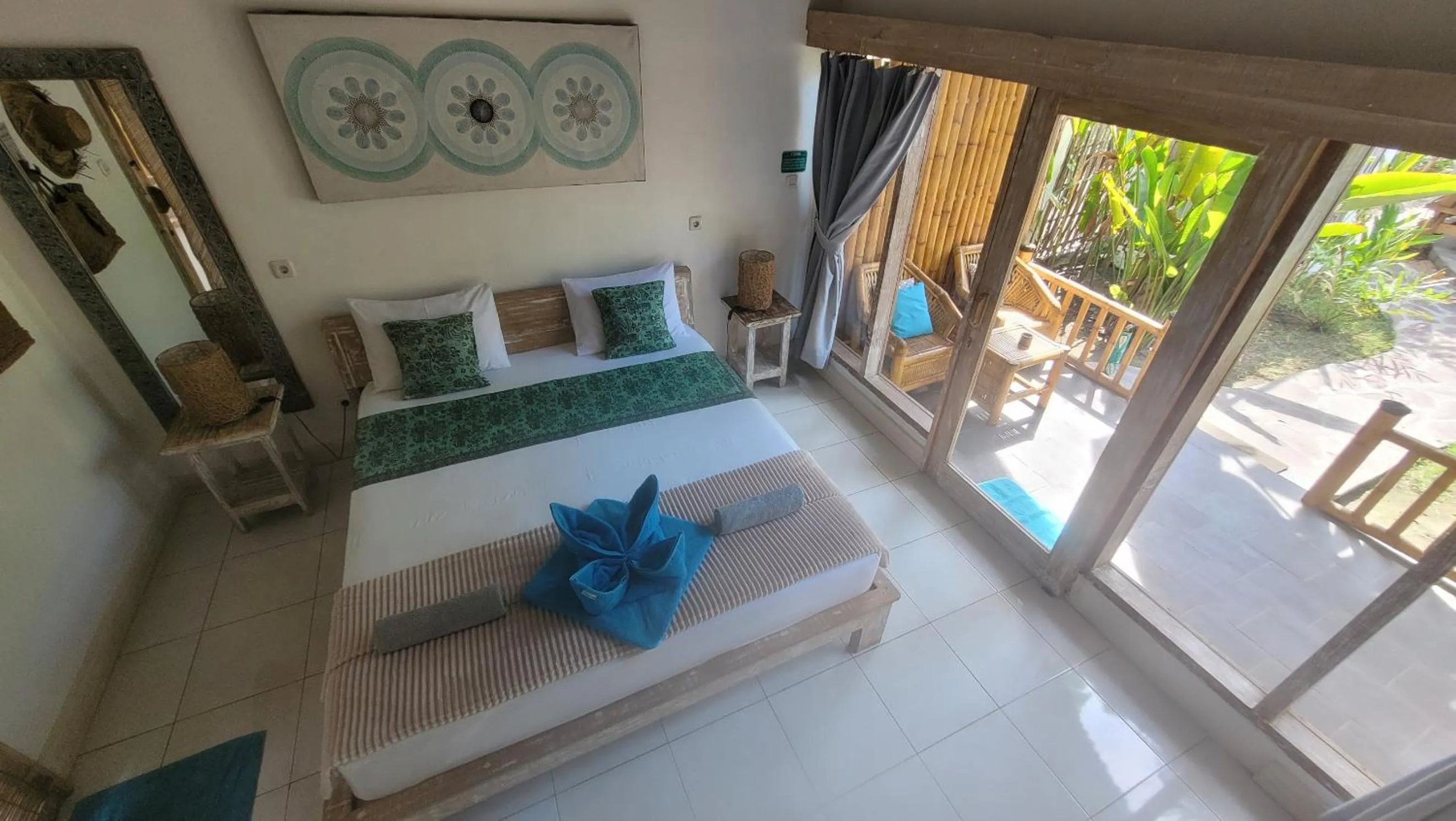 Photo of the whole room, Bed in Gili Matiki