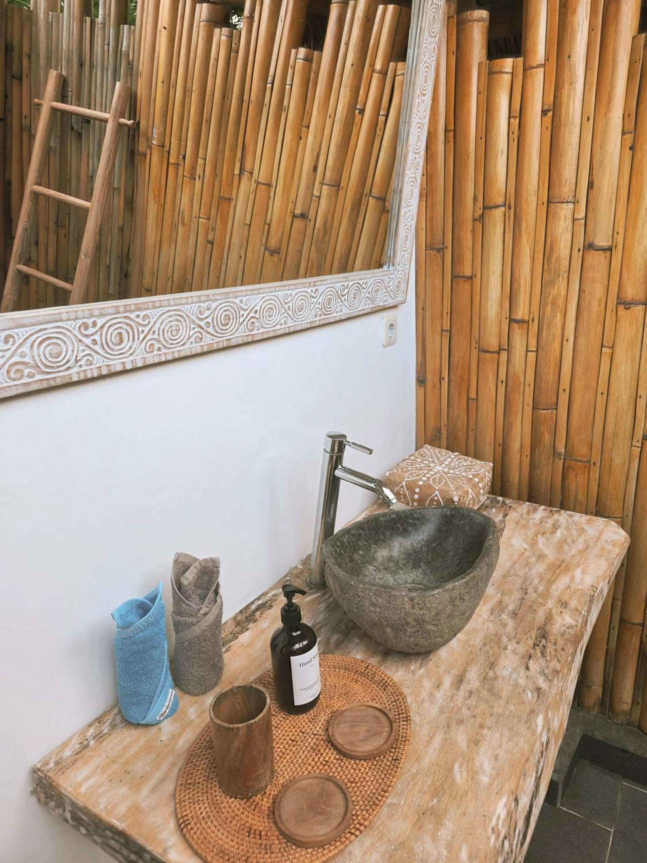 Shower in Gili Matiki