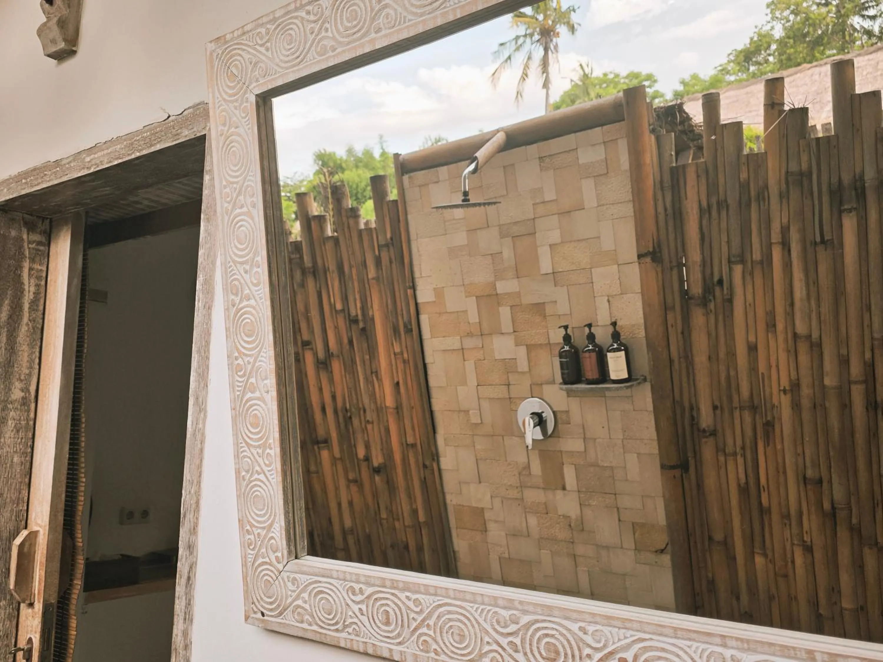 Shower in Gili Matiki