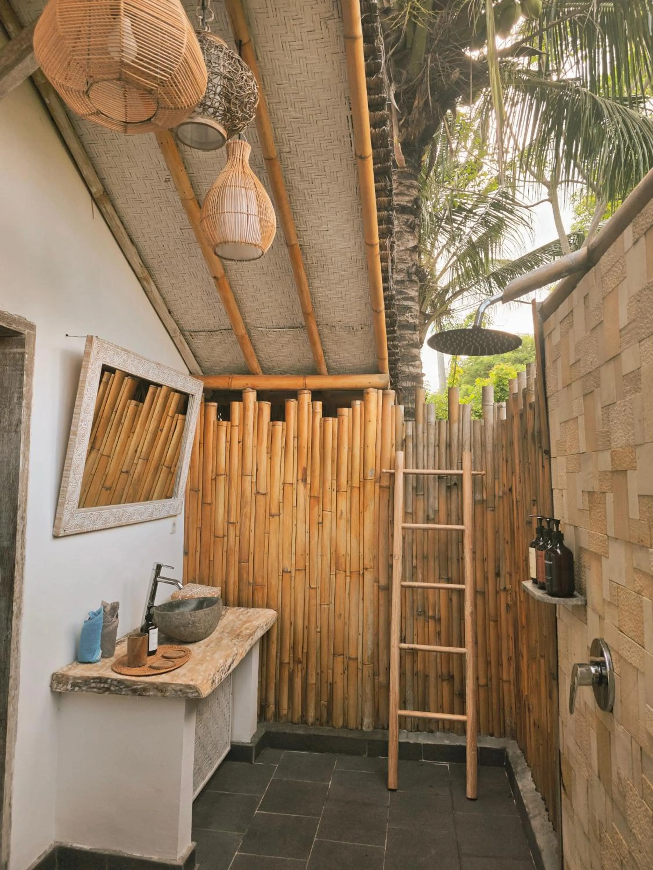 Shower in Gili Matiki