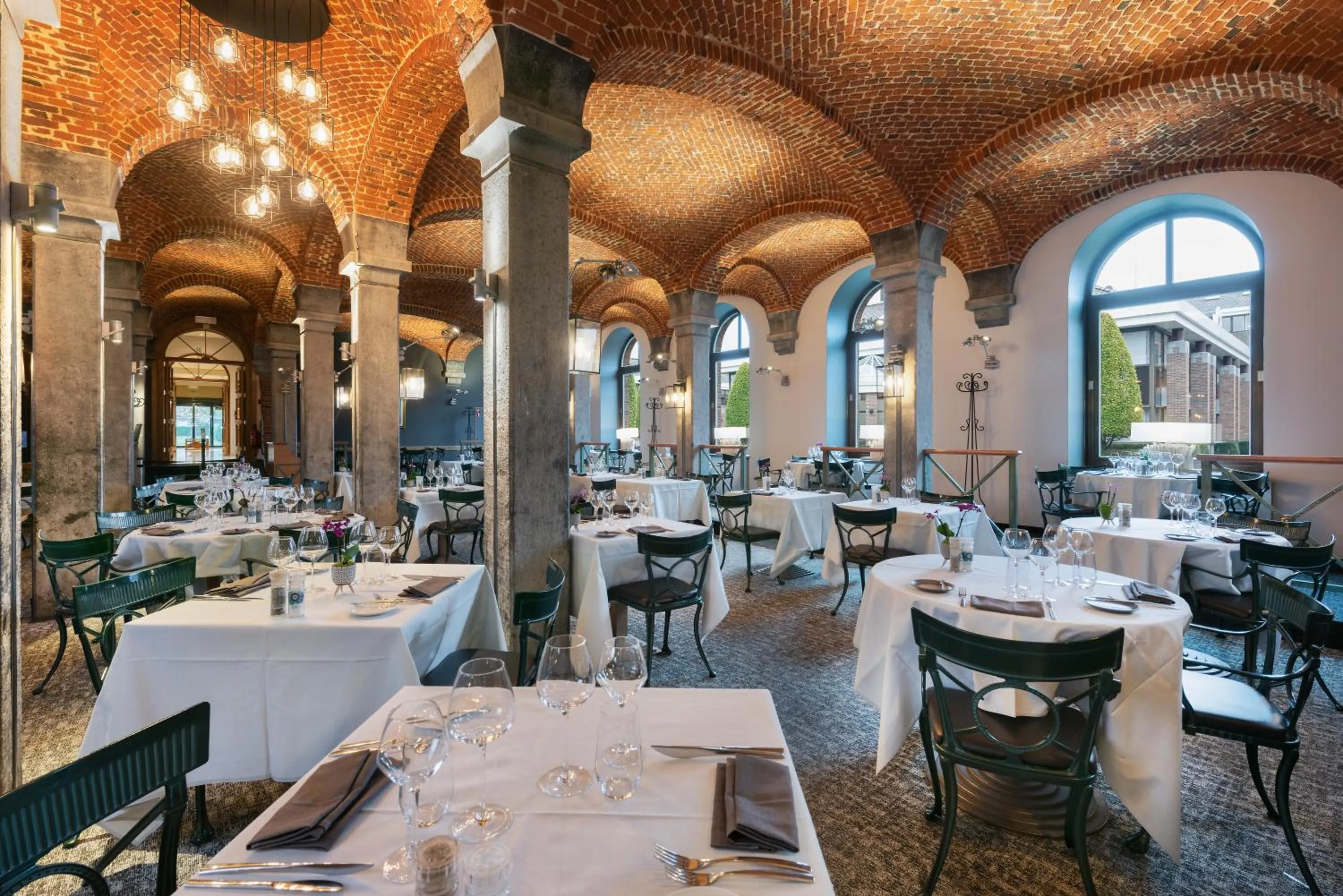 Restaurant/places to eat in Van der Valk Waterloo