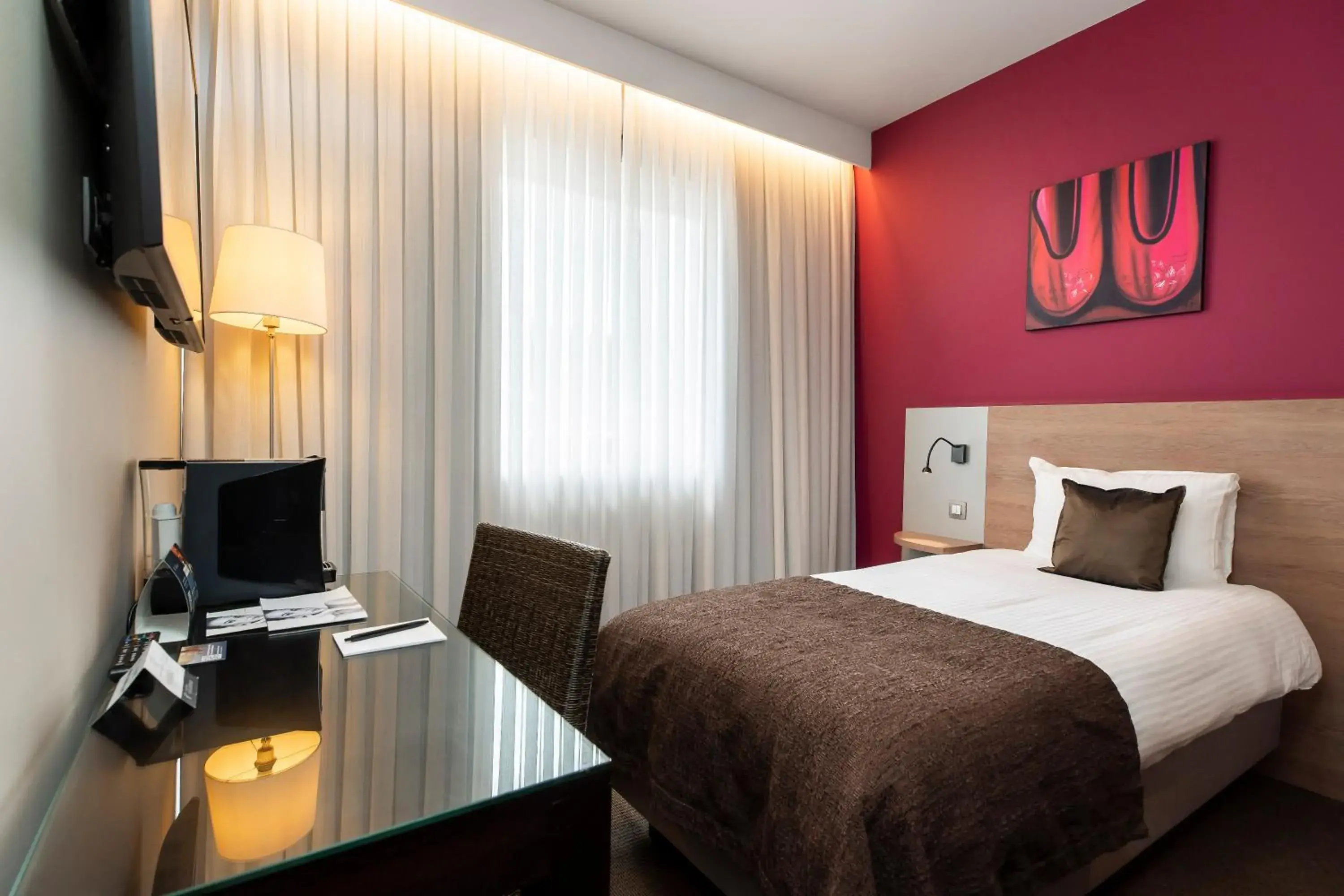 Single Room in Van der Valk Waterloo Single Room in Van der Valk Waterloo