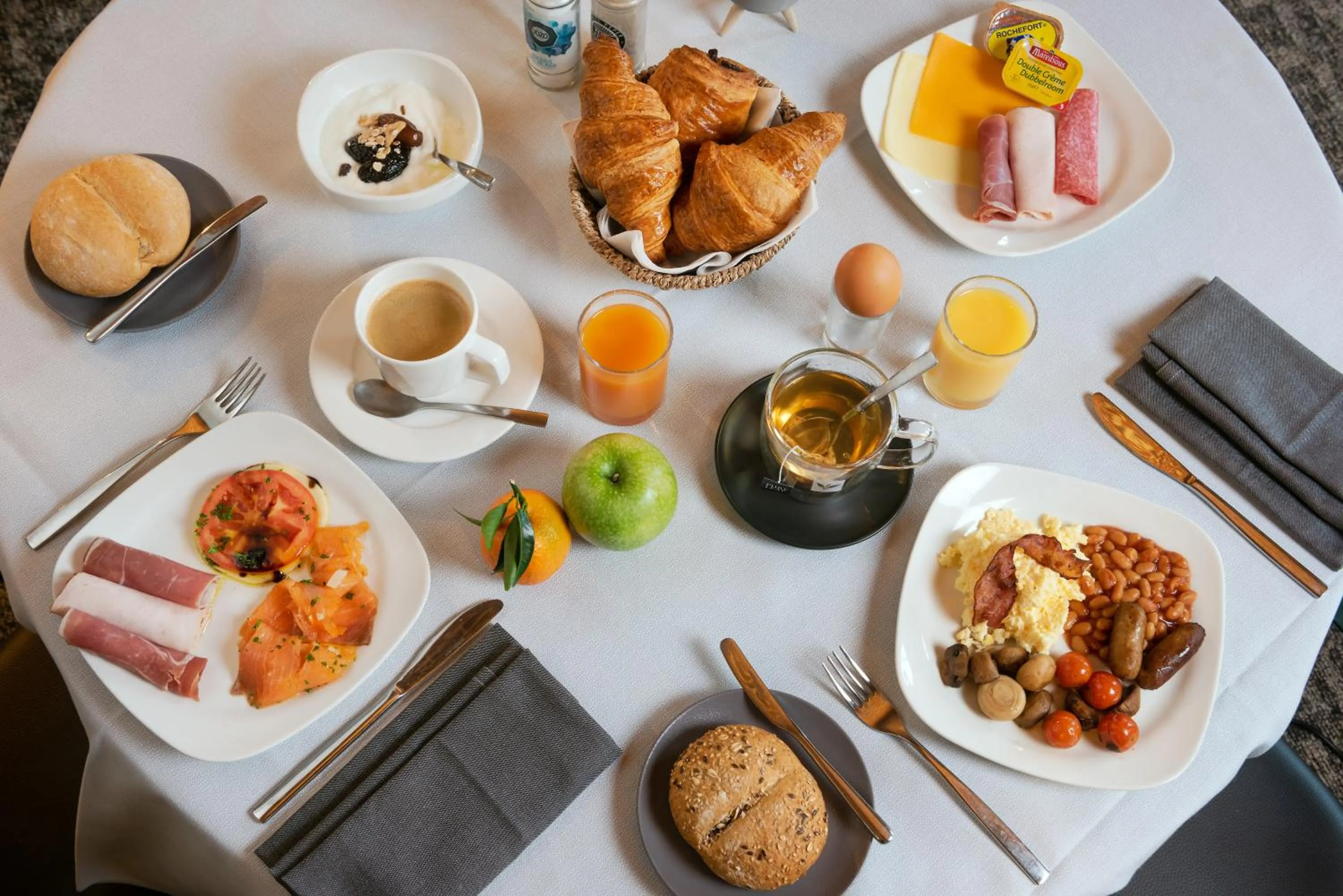 Buffet breakfast in Van der Valk Waterloo