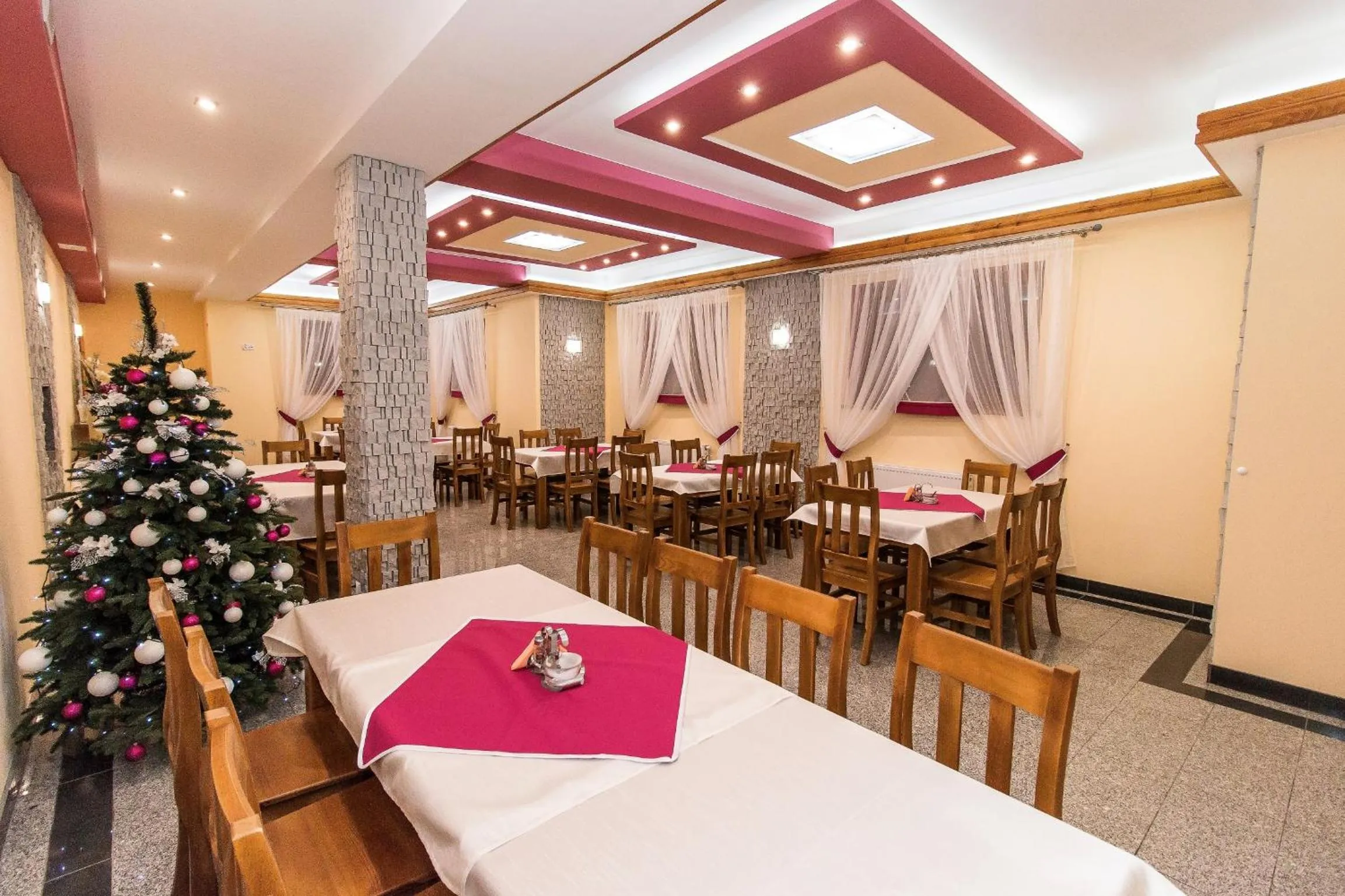 Restaurant/places to eat in Dom Wczasowy Na Szczycie