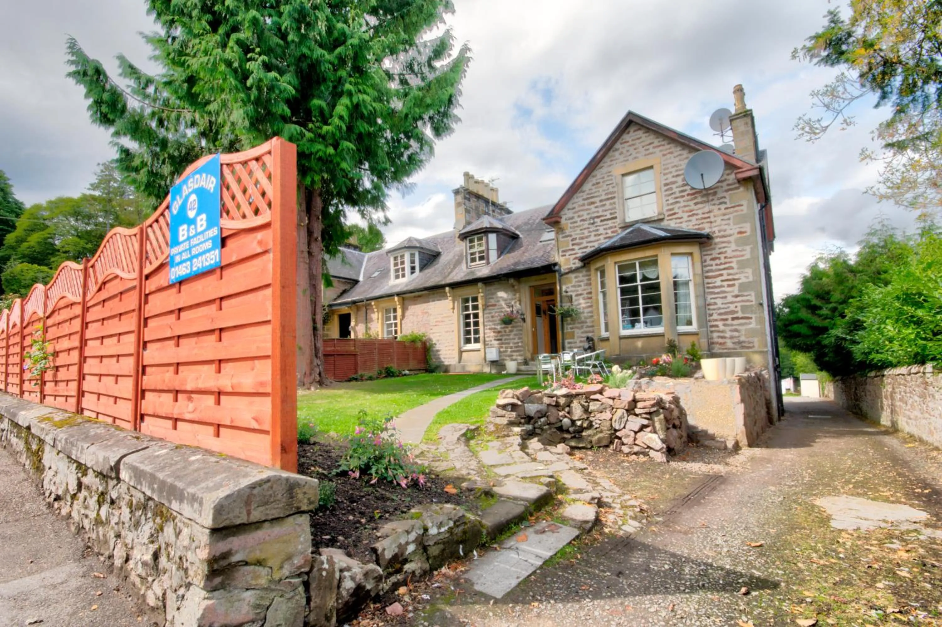 Facade/entrance in Glasdair