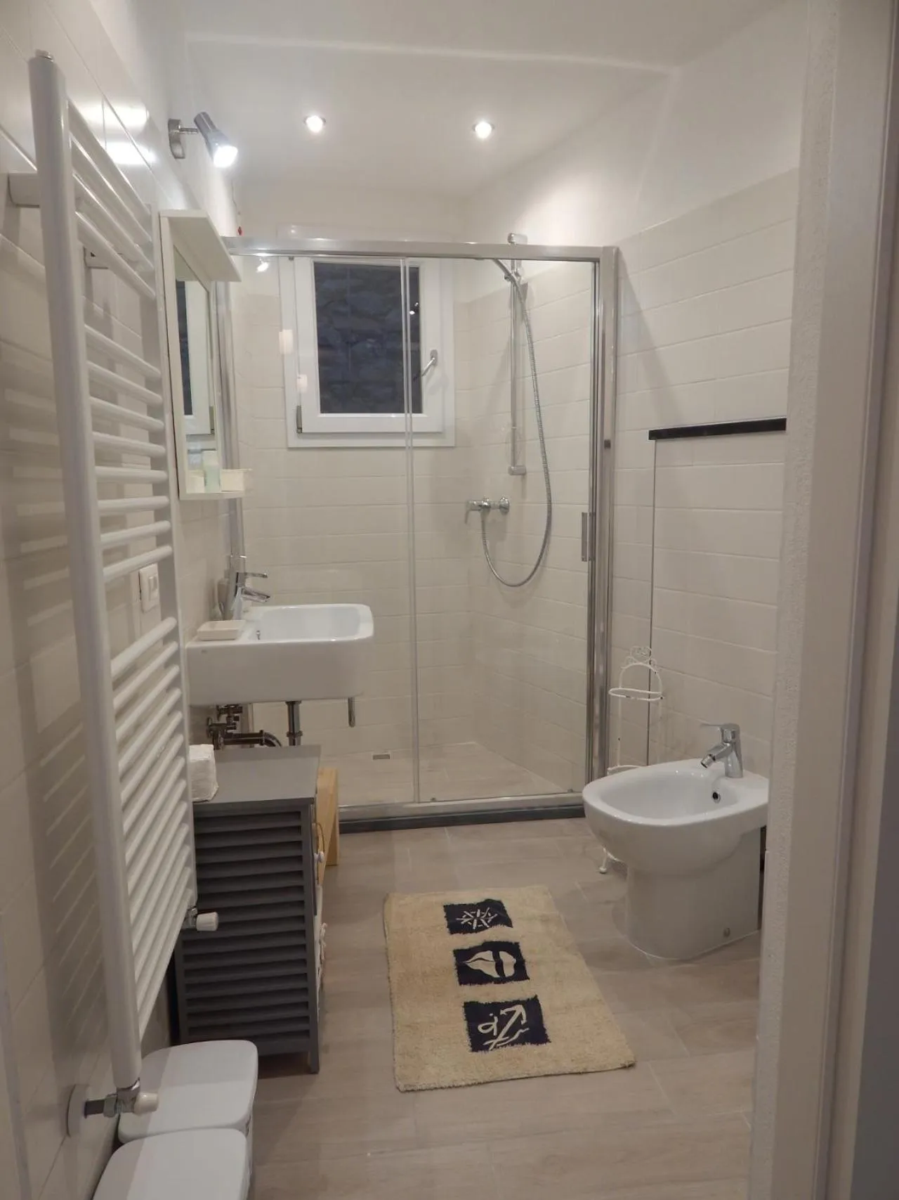 Shower in B&B Piè del Castello