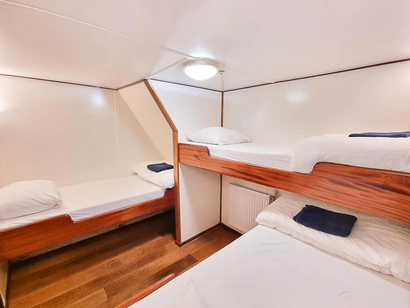 Bed in Neptune Boatique Hotel Amsterdam OLD