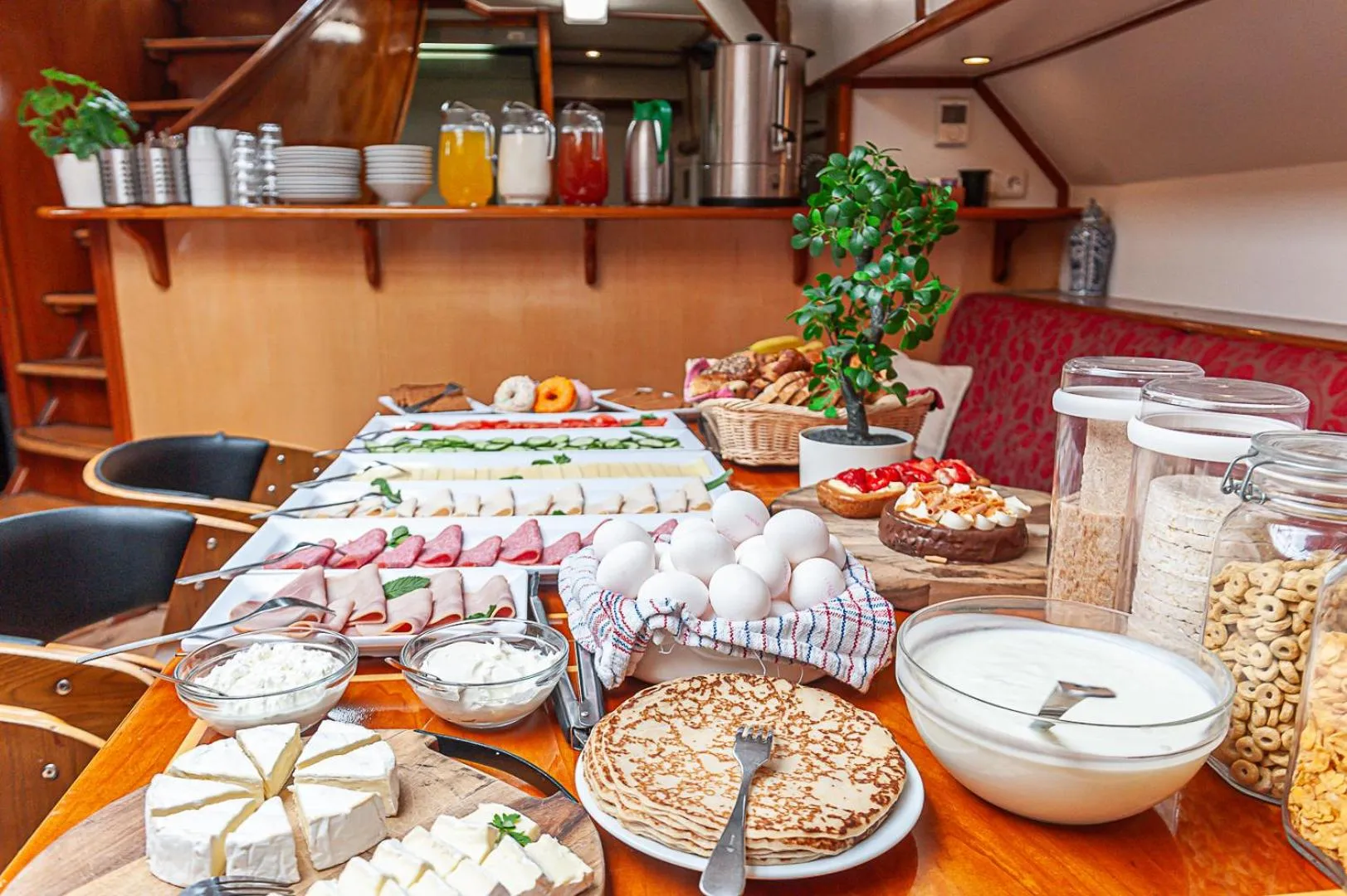 Food and drinks in The Cabin @ MPS Noorderzon