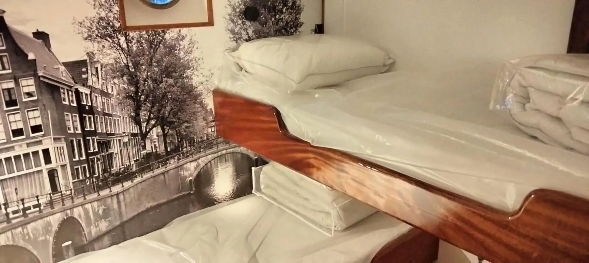 Bed in Neptune Boatique Hotel Amsterdam OLD