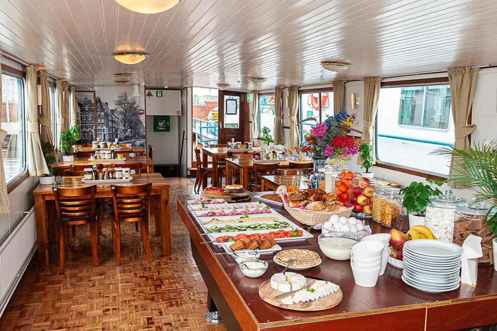 Food in Neptune Boatique Hotel Amsterdam OLD