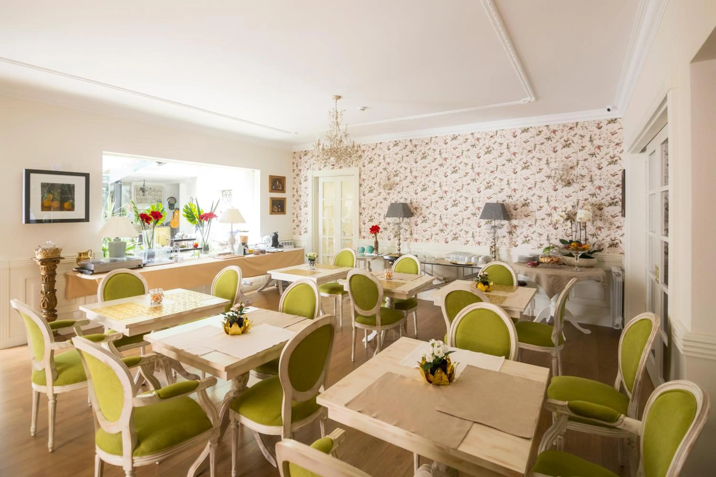 Restaurant/places to eat in Solar Sampaio e Melo