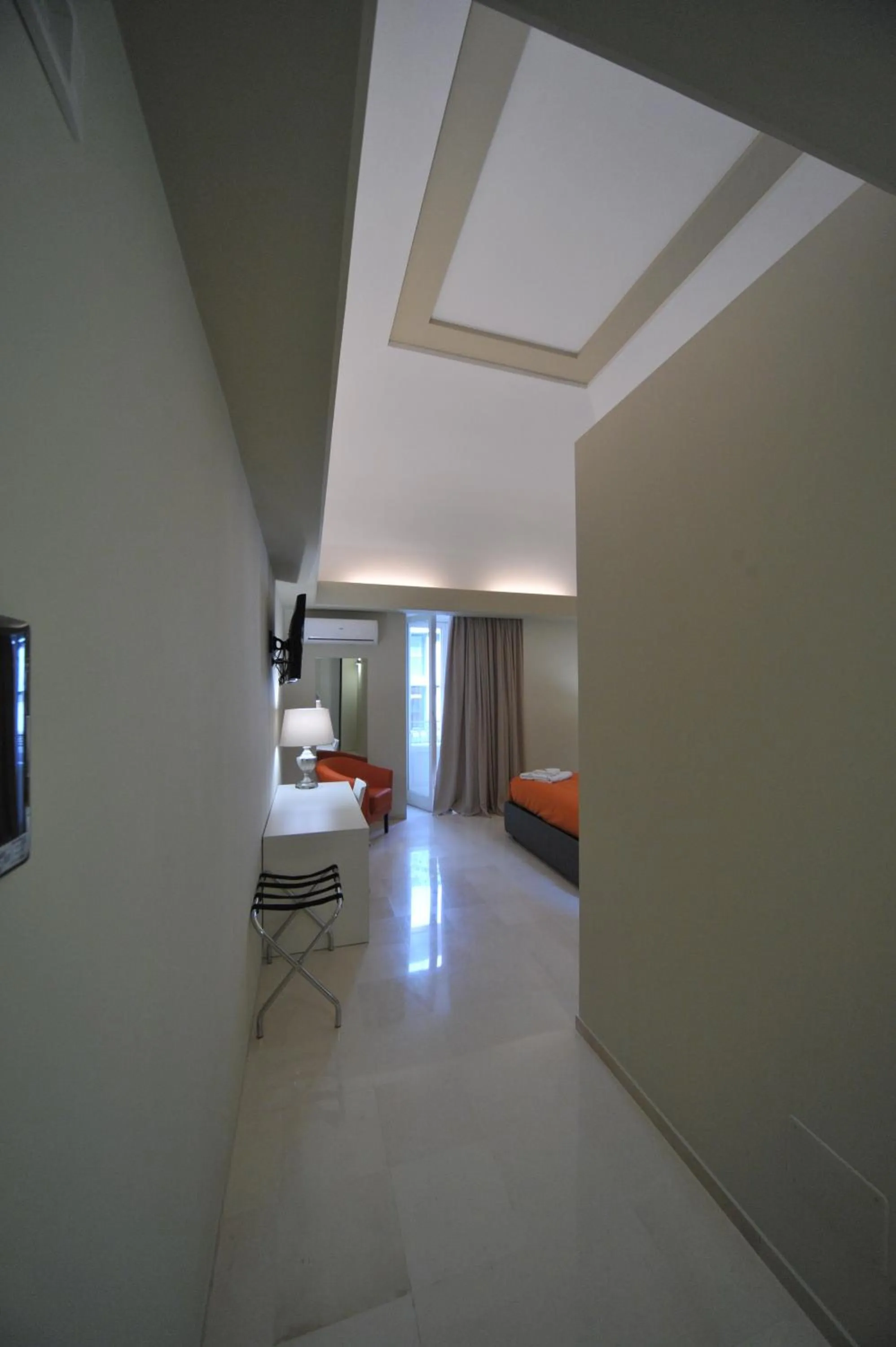 Photo of the whole room, Bed in Gatto Bianco House