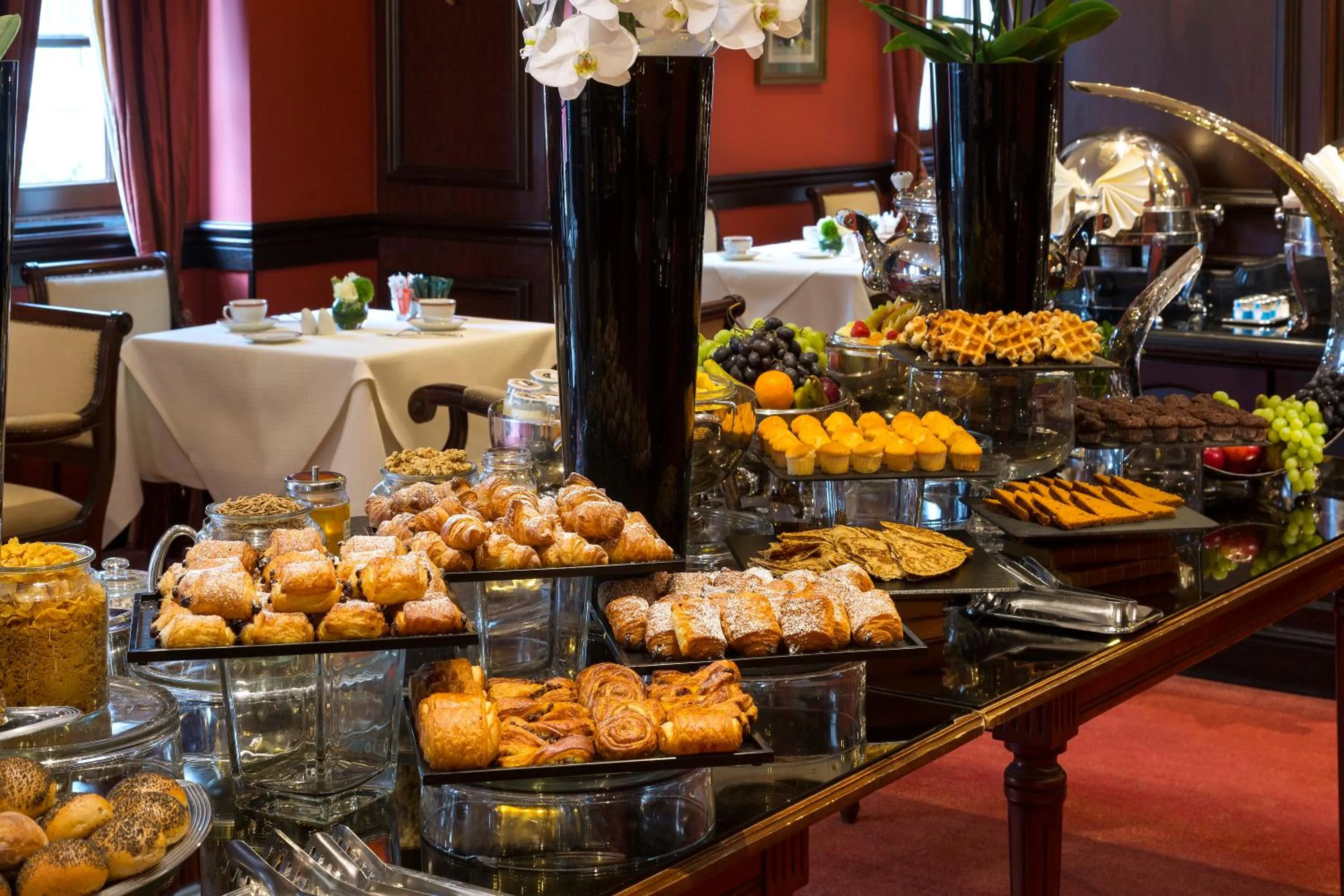 Buffet breakfast in Warwick Grand-Place Brussels