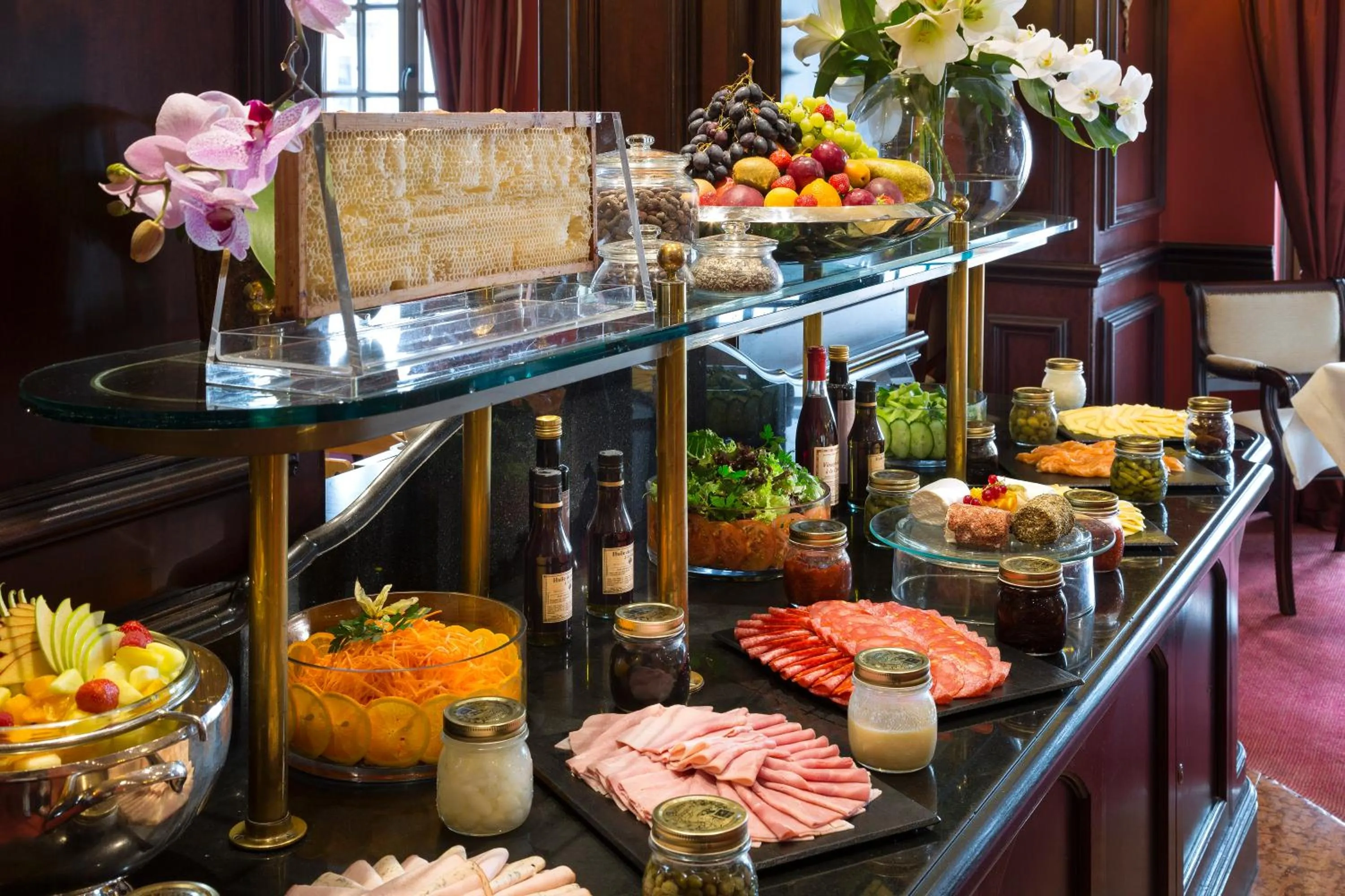 Buffet breakfast in Warwick Grand-Place Brussels