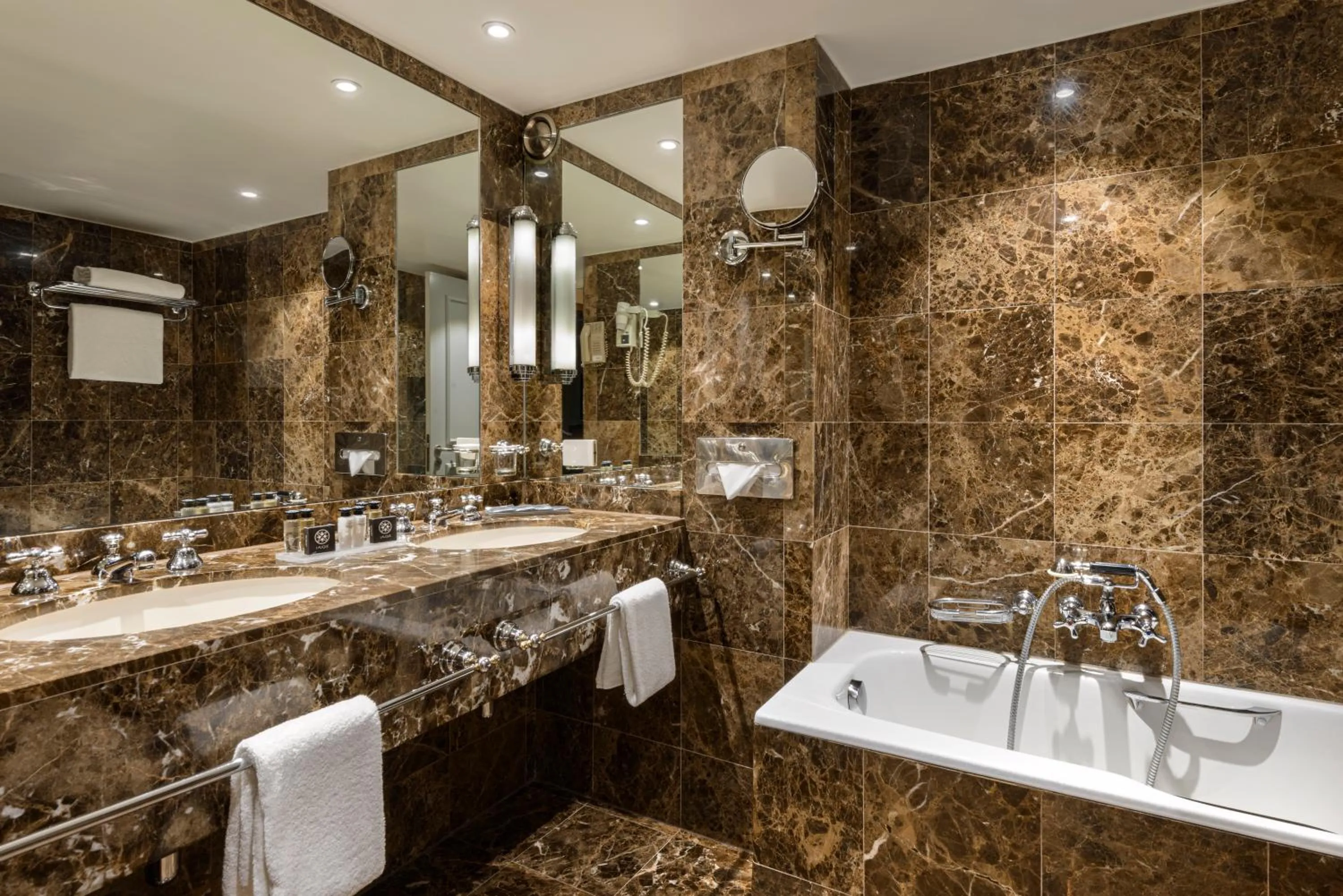 Bathroom in Warwick Grand-Place Brussels