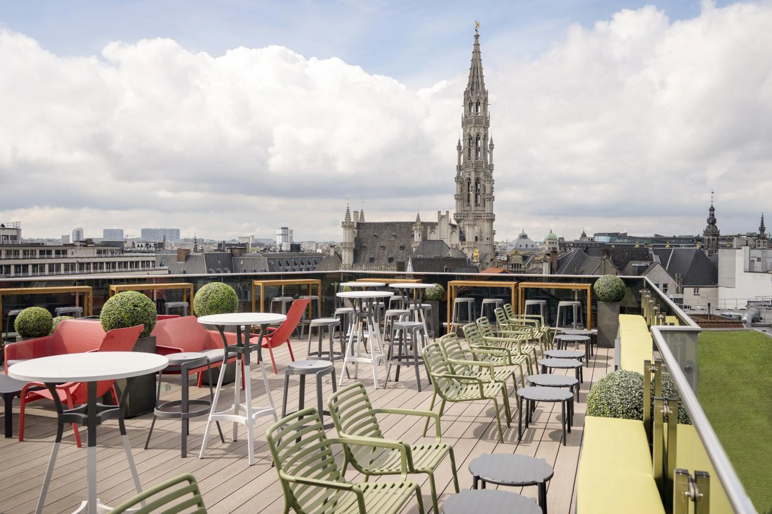 Lounge or bar in Warwick Grand-Place Brussels