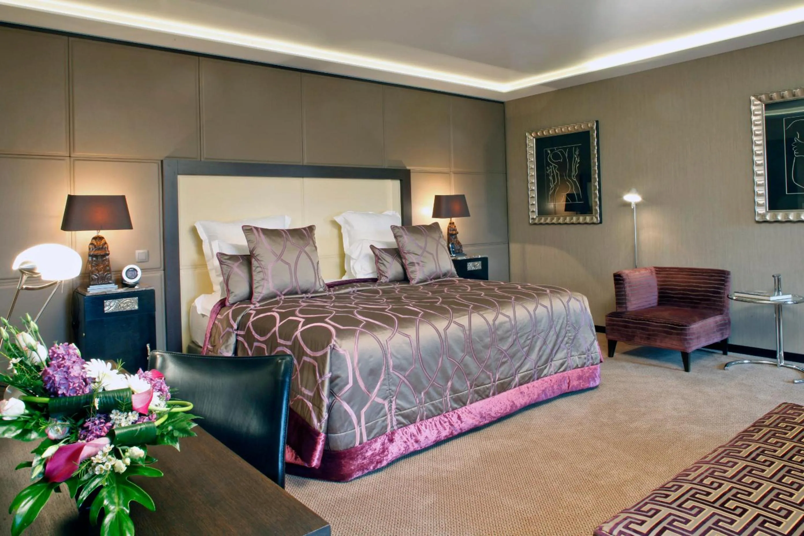 Bedroom, Bed in Warwick Grand-Place Brussels