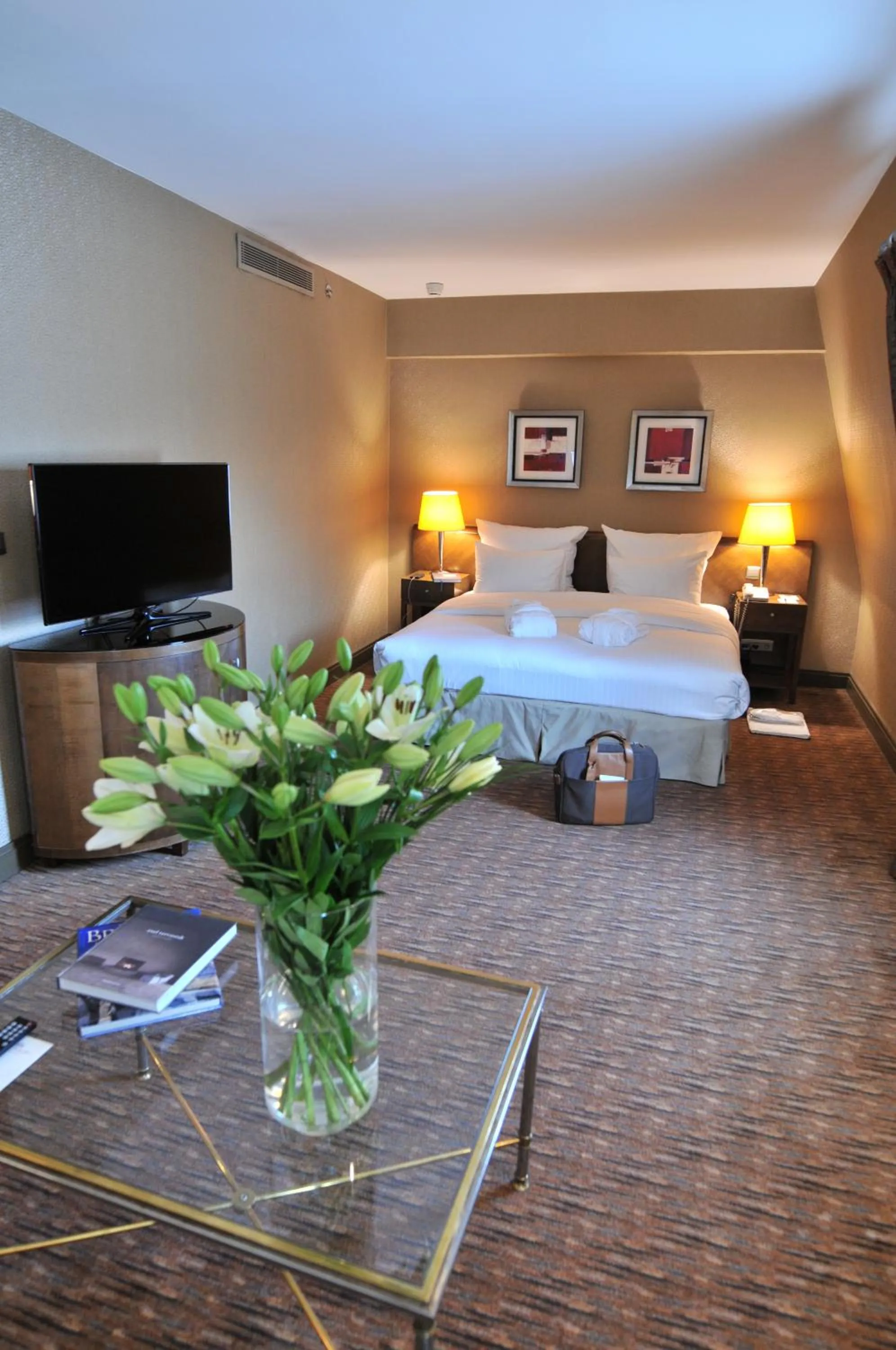 TV and multimedia, Bed in Warwick Grand-Place Brussels