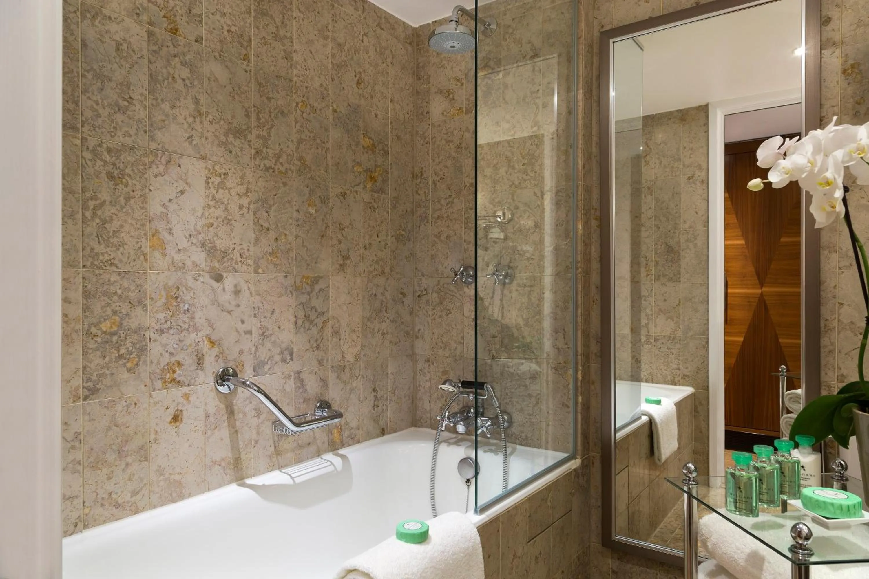 Bathroom in Warwick Grand-Place Brussels